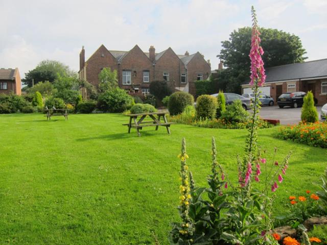Twin Room with Garden & See View - Disable Access - Photo 8