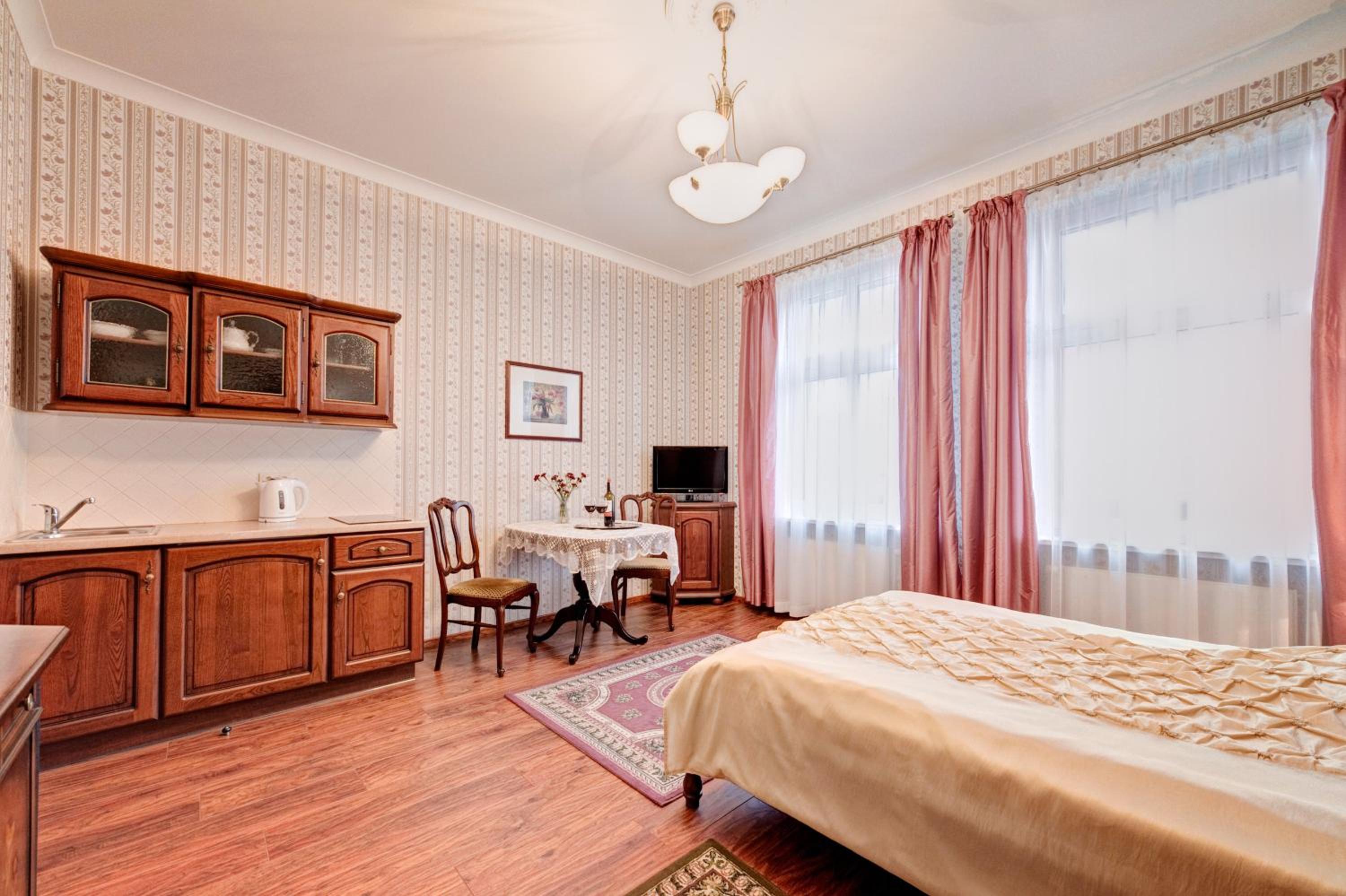 Deluxe Apartment (1 Adults)
