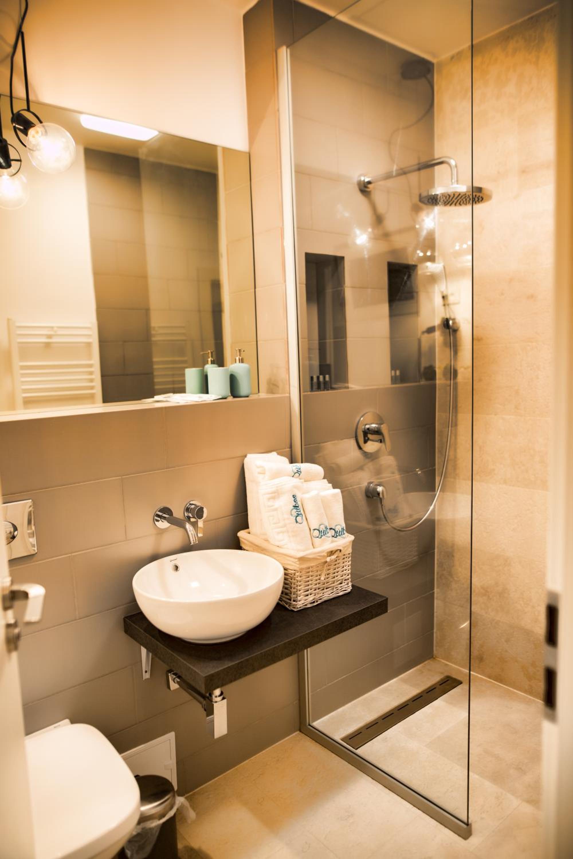 Studio Apartment - Photo 15