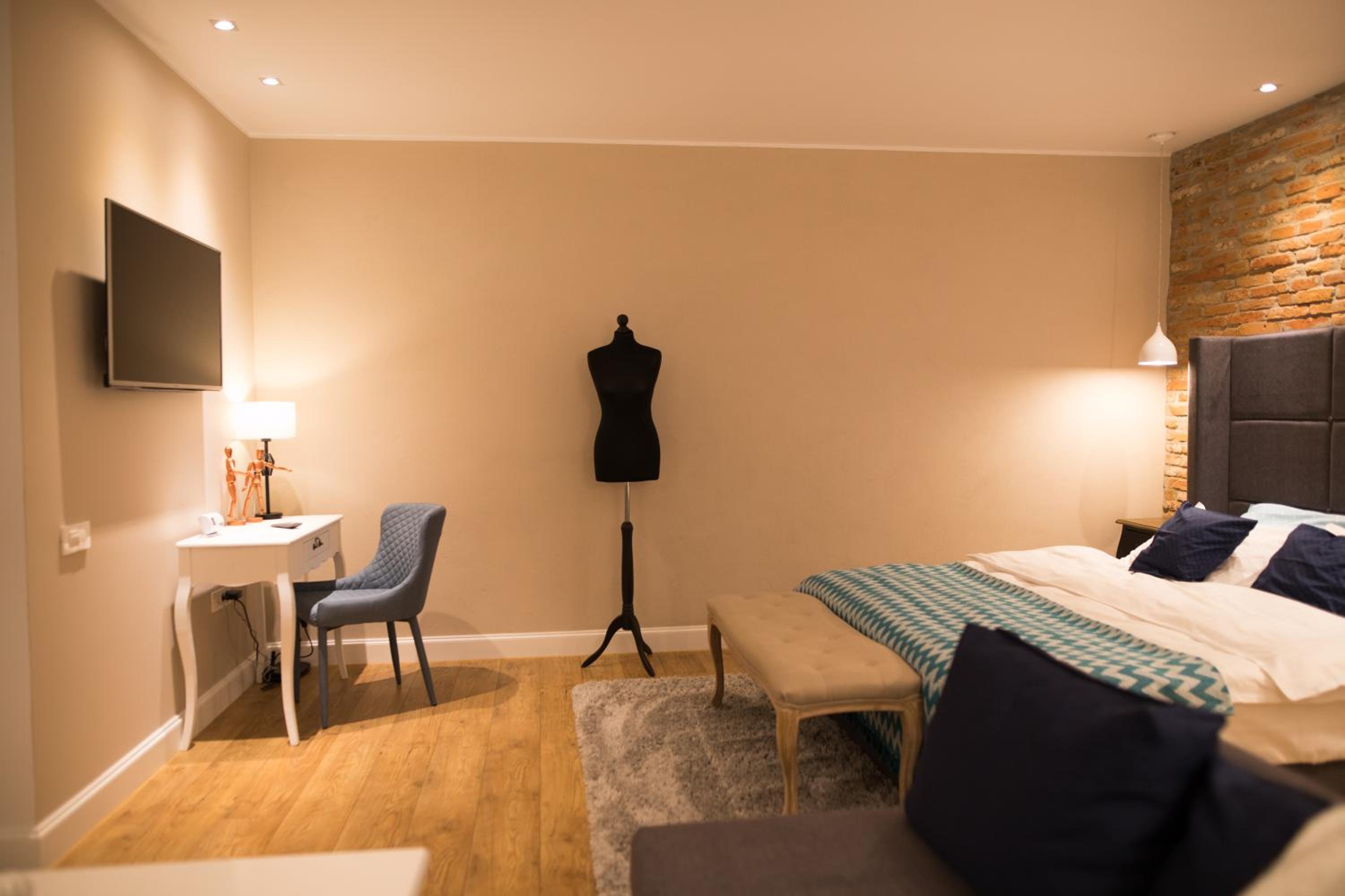 Studio Apartment - Photo 16