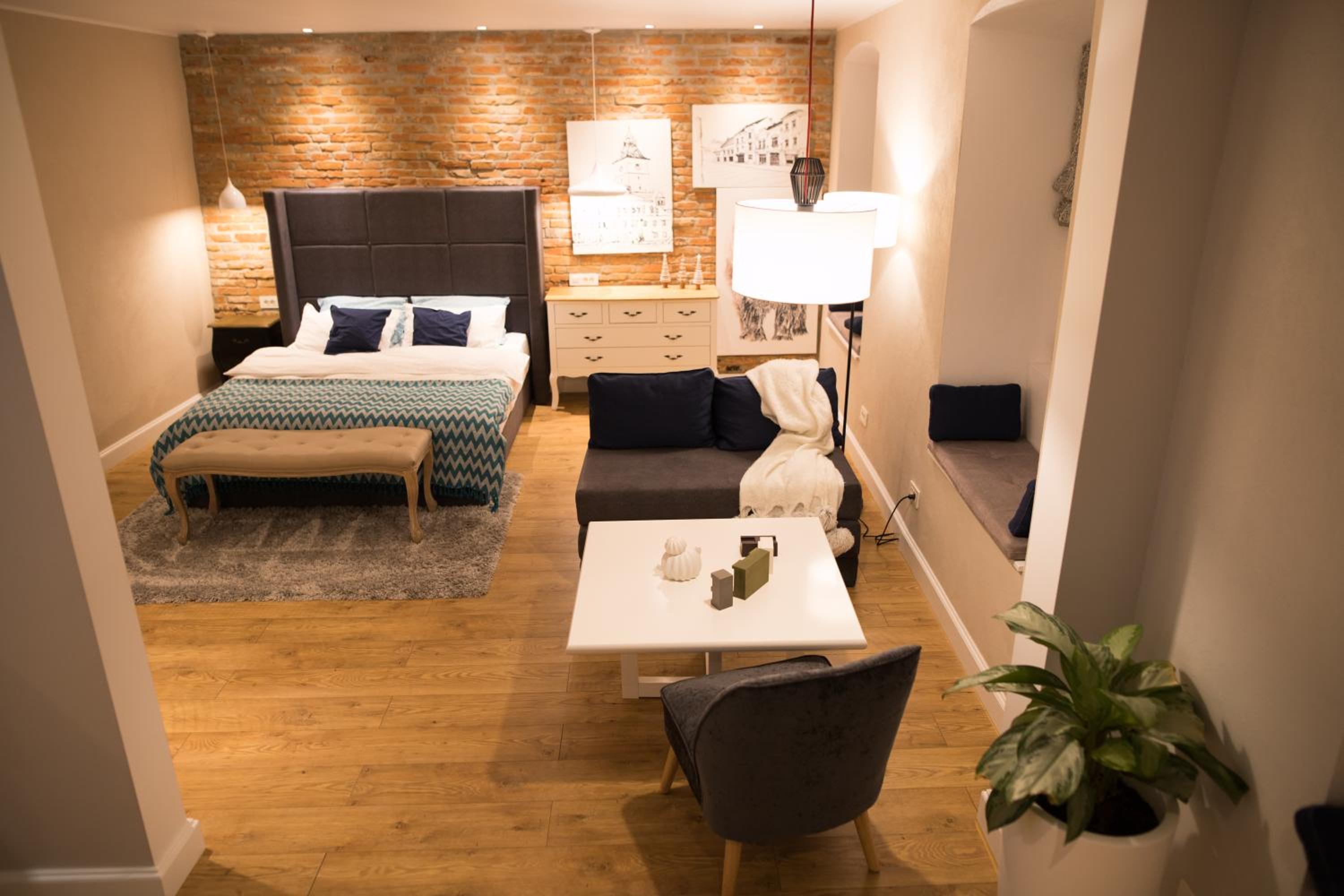 Studio Apartment - Photo 25