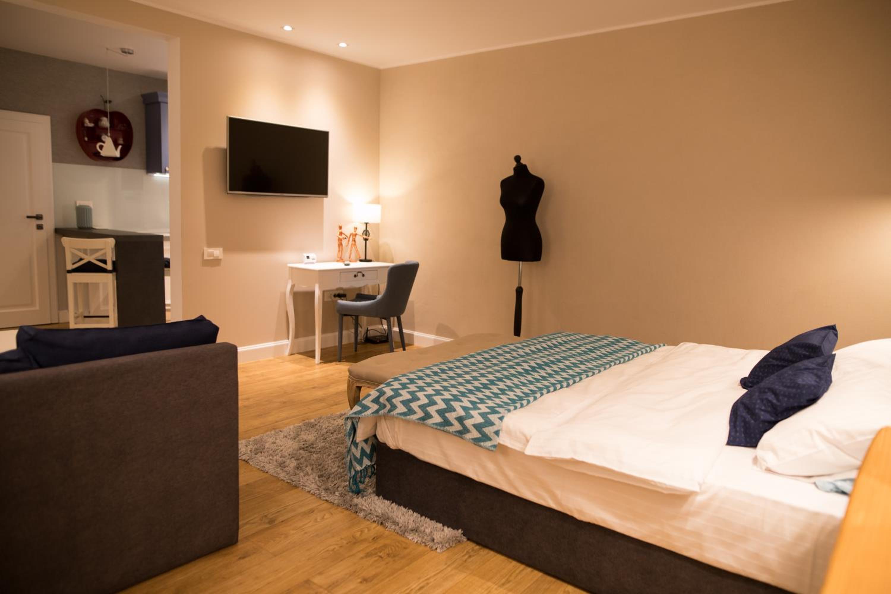 Studio Apartment - Photo 28