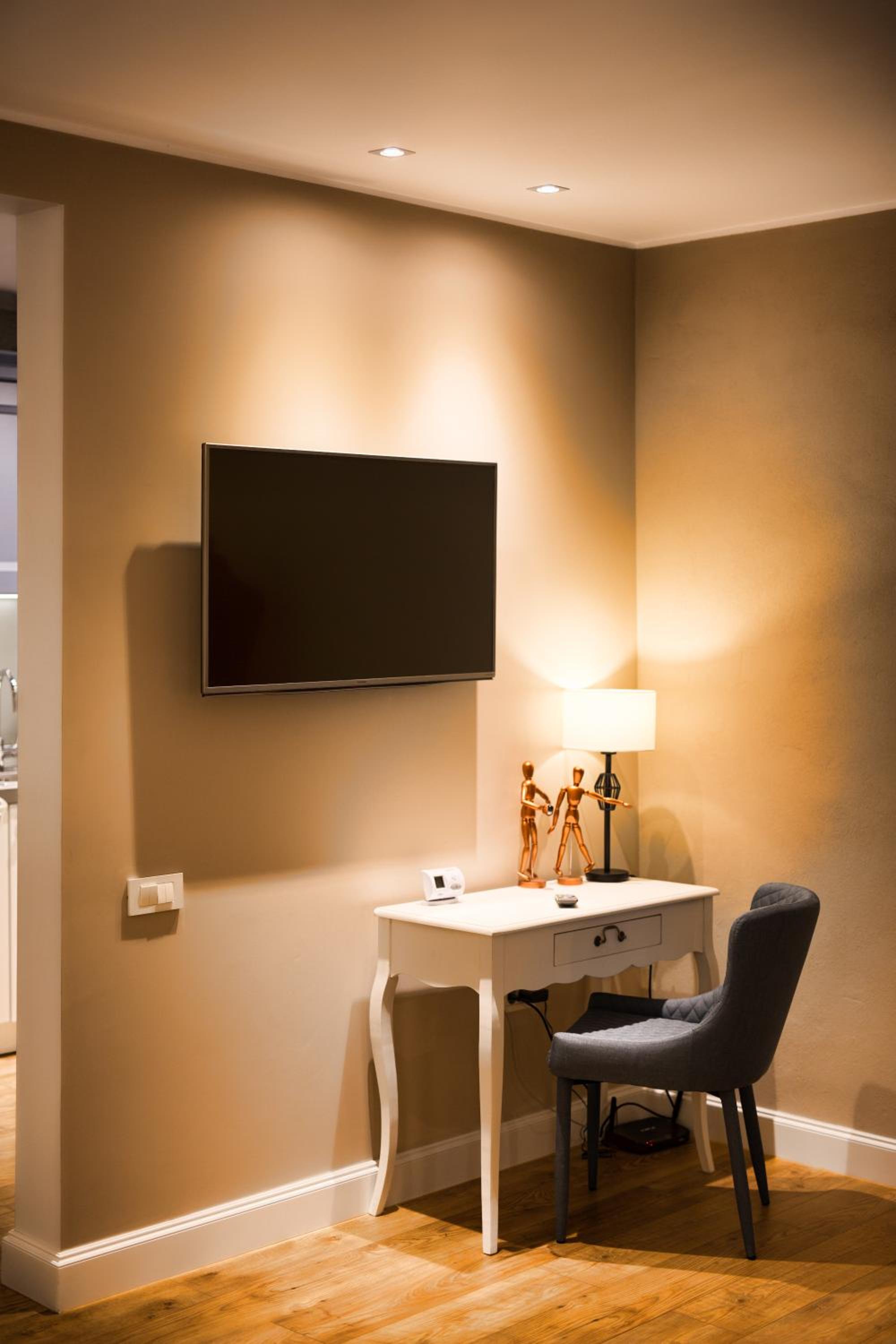 Studio Apartment - Photo 33