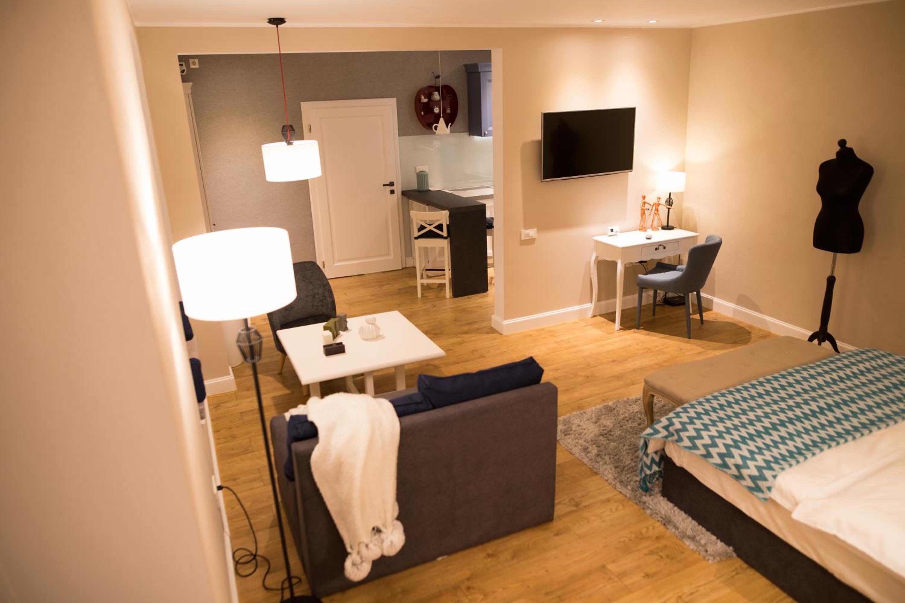 Studio Apartment - Photo 34