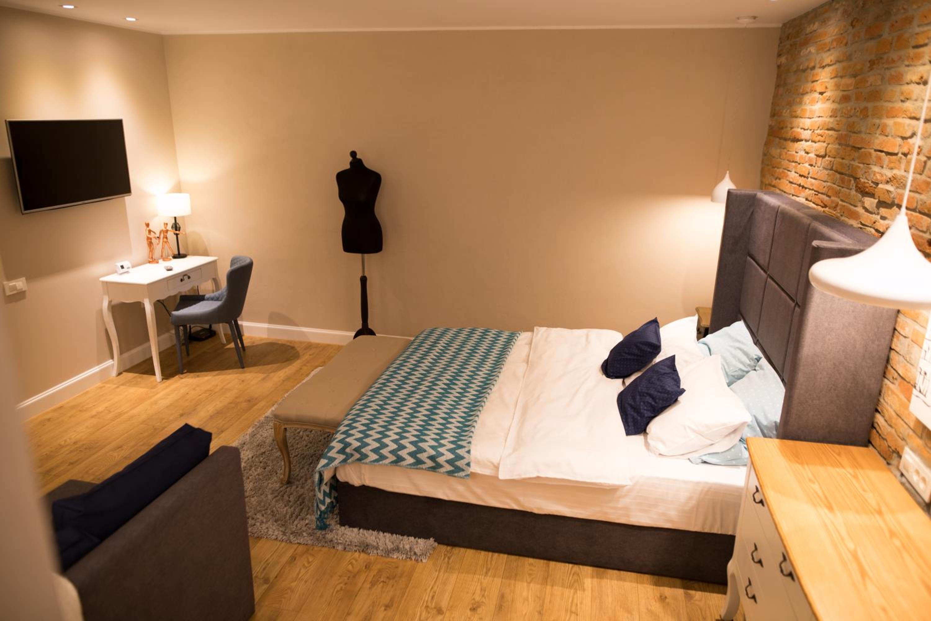 Studio Apartment - Photo 35