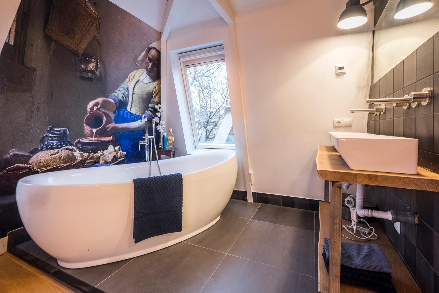 Deluxe King Suite photo 1