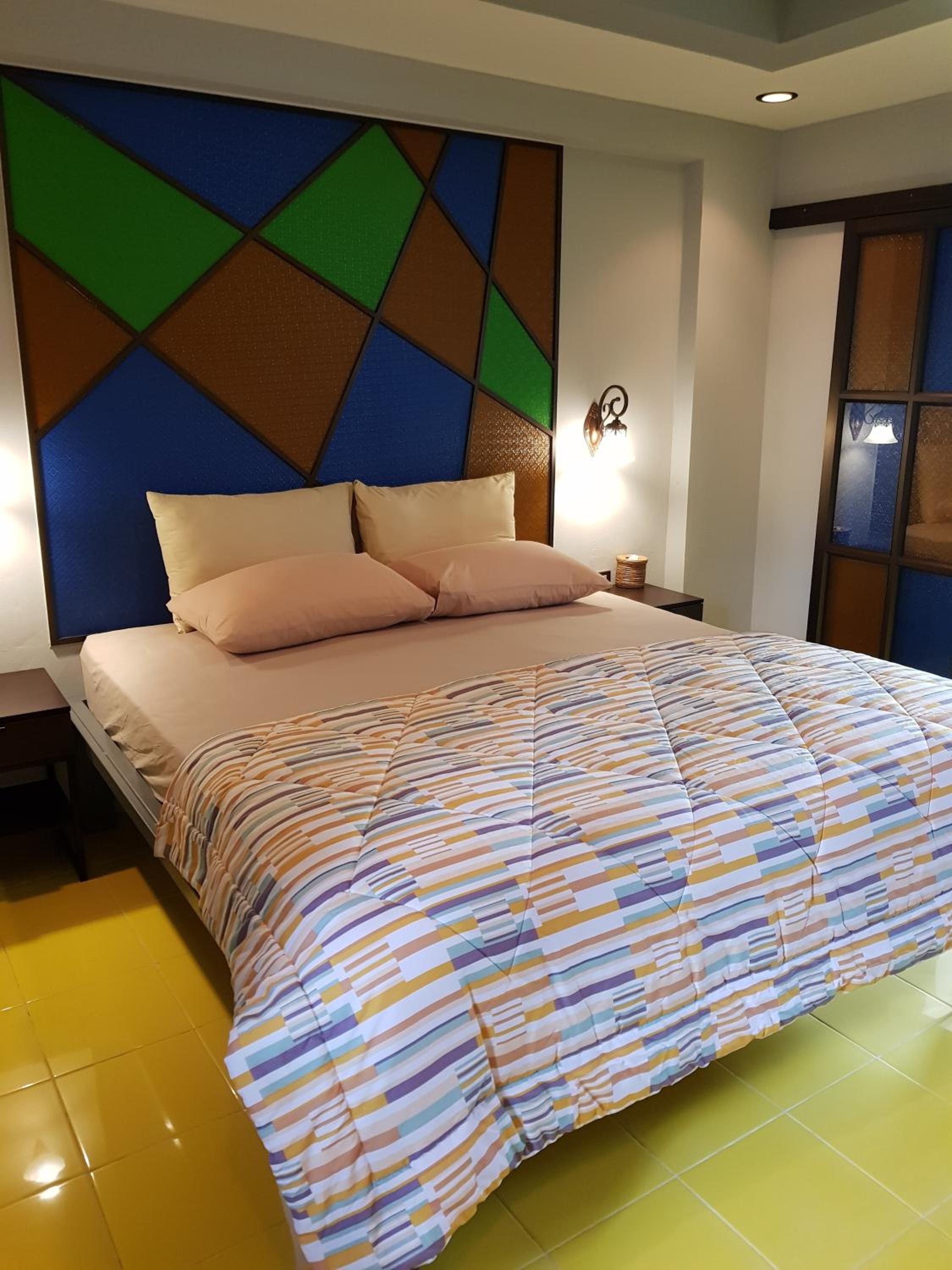 Standard King Room - Room Only - Photo 28