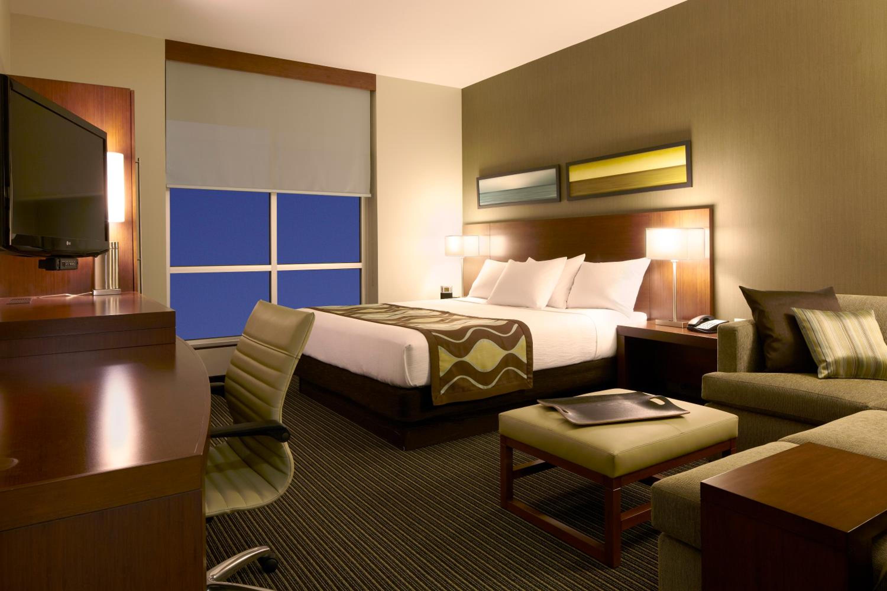 King Room with Sofa Bed - High Floor photo 2