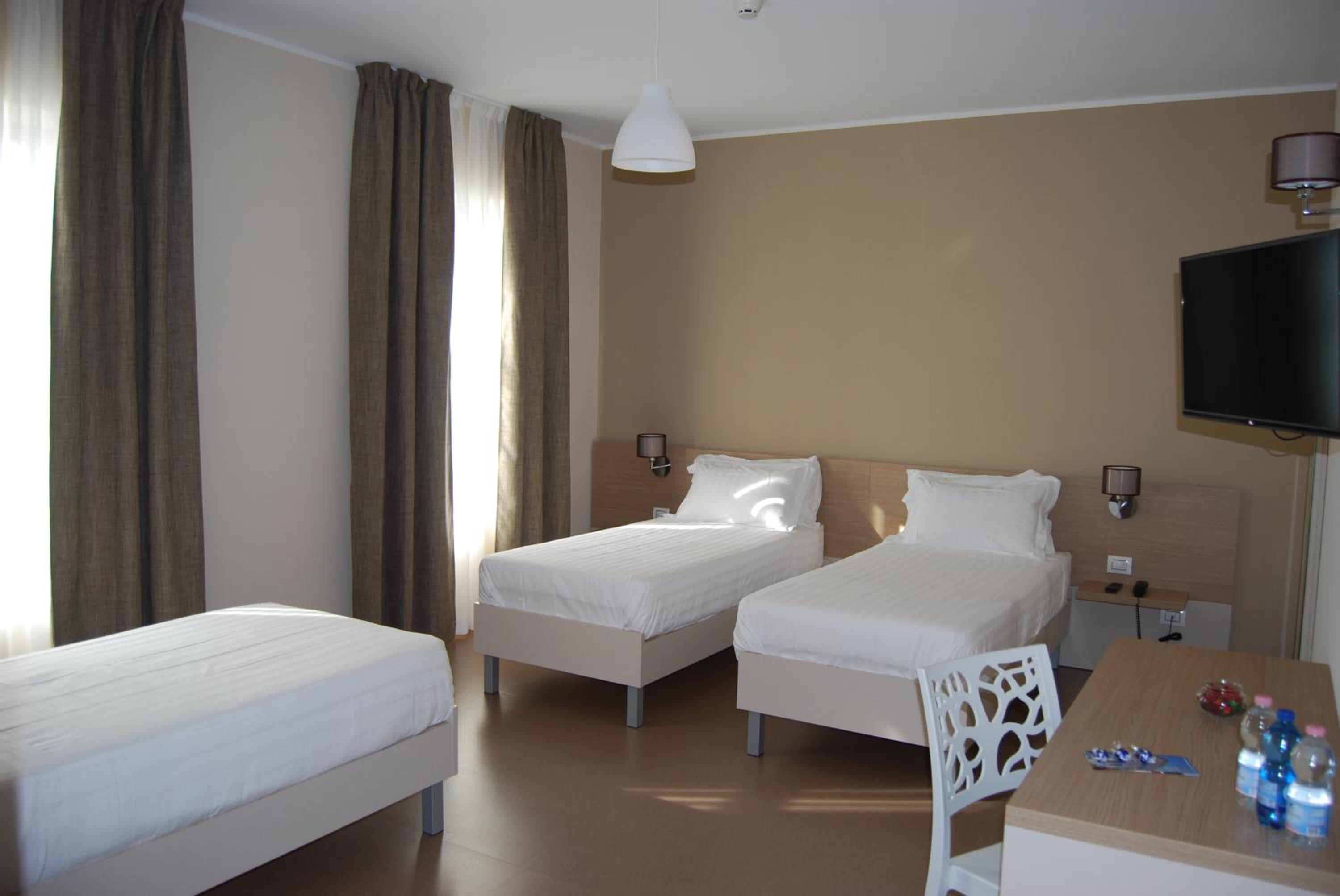 Triple Room with Private Bathroom photo 1