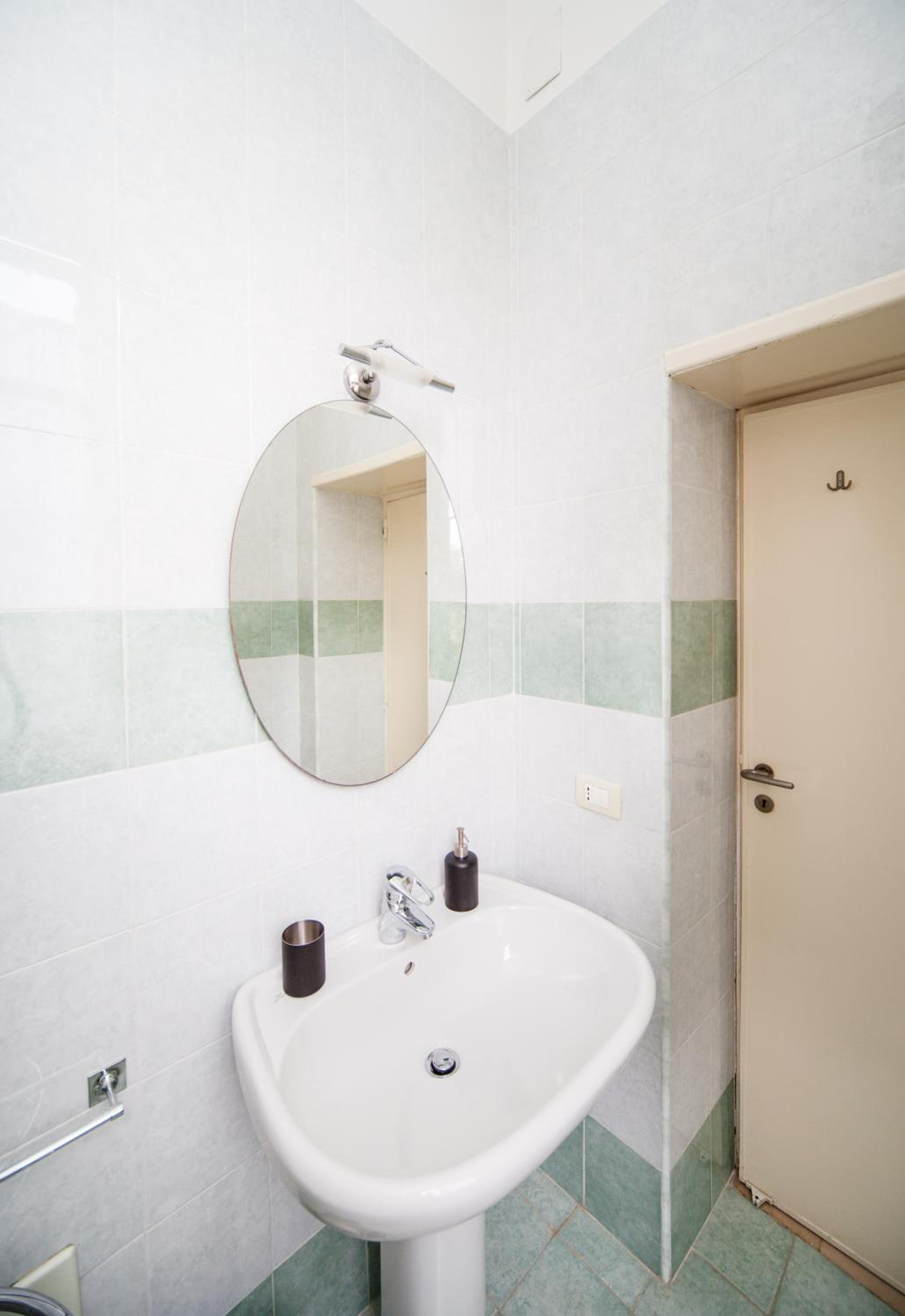 Double Room with Private Bathroom - Photo 4
