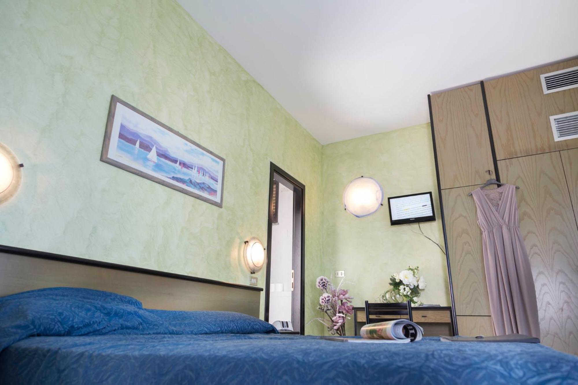 Double or Twin Room photo 2