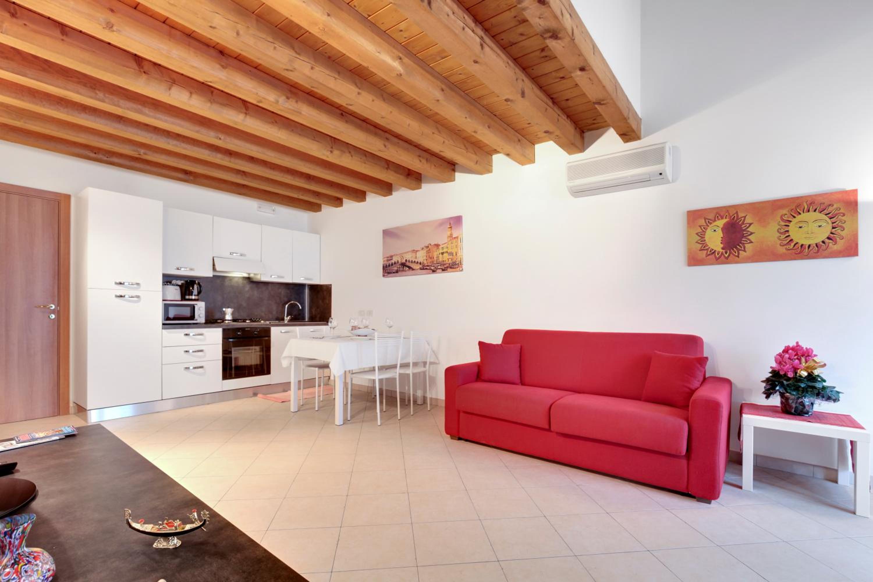 Apartment photo 3