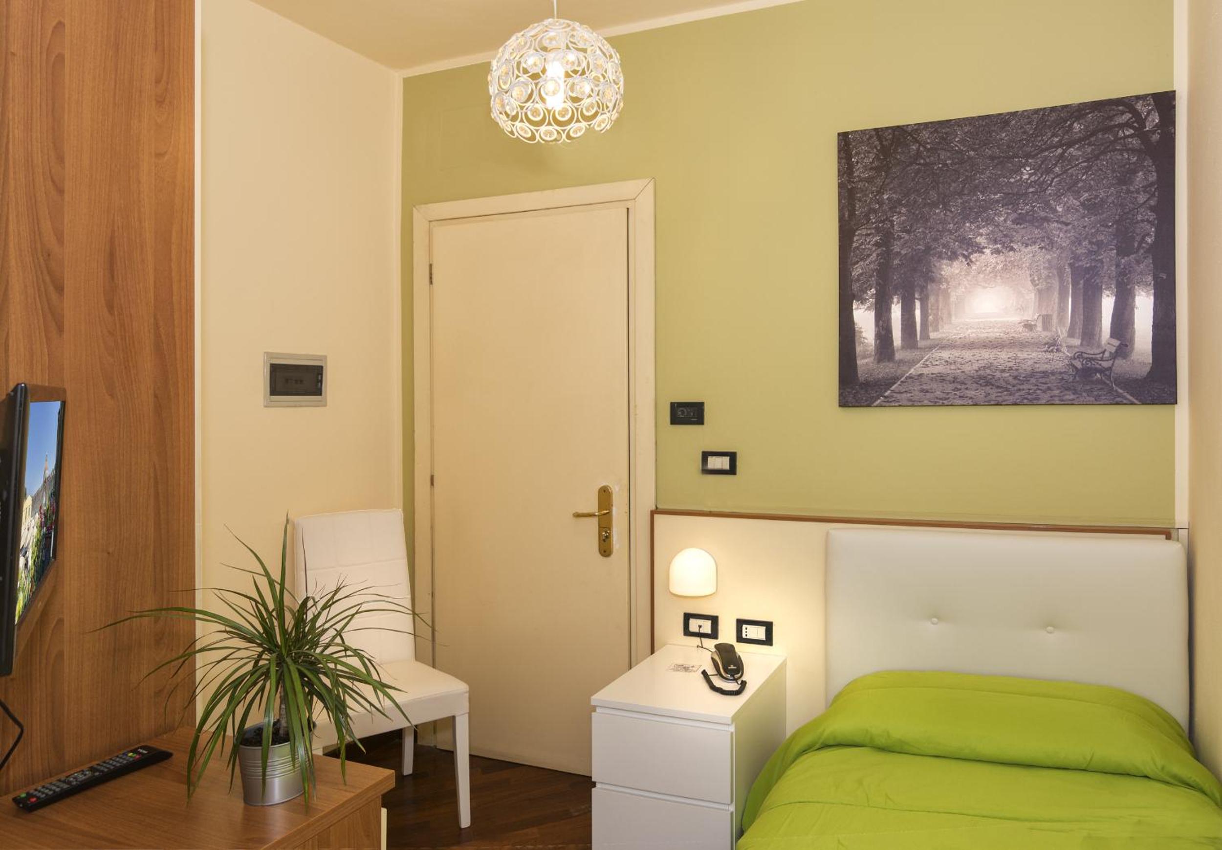 Basic Single Room photo 2