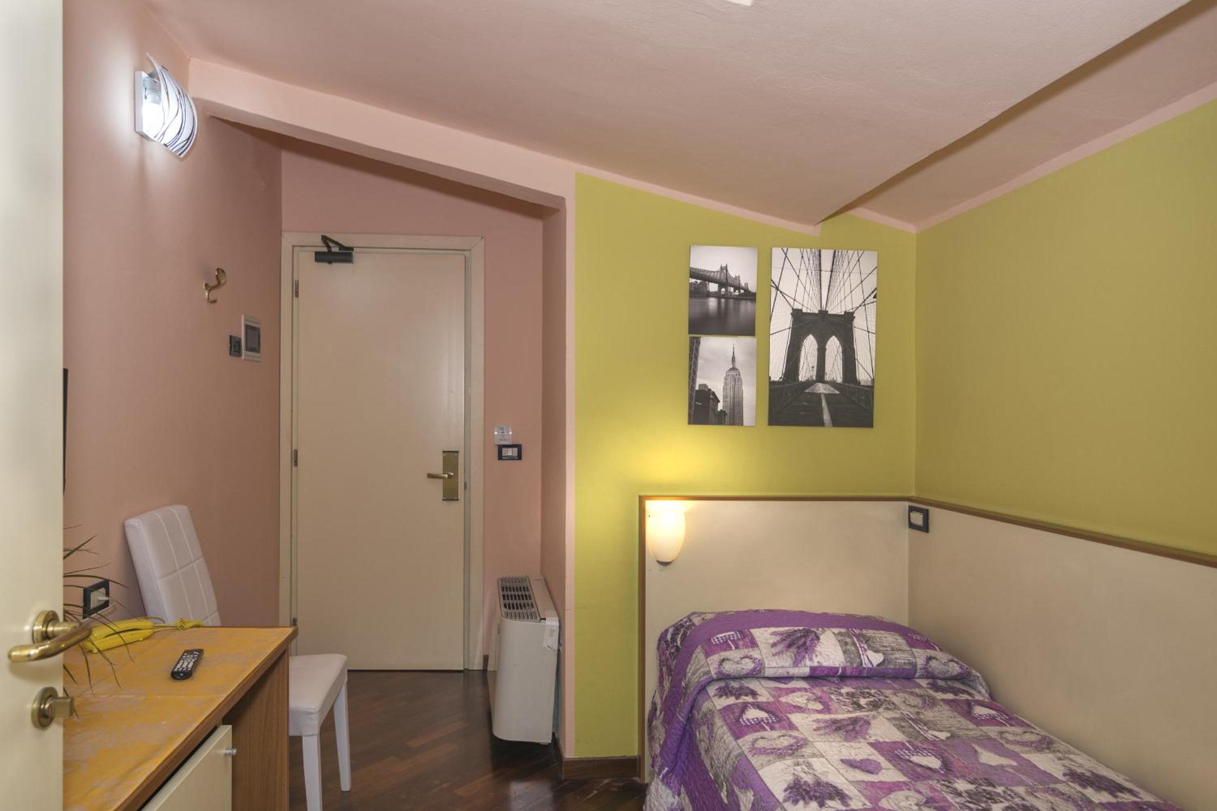 Basic Single Room photo 1