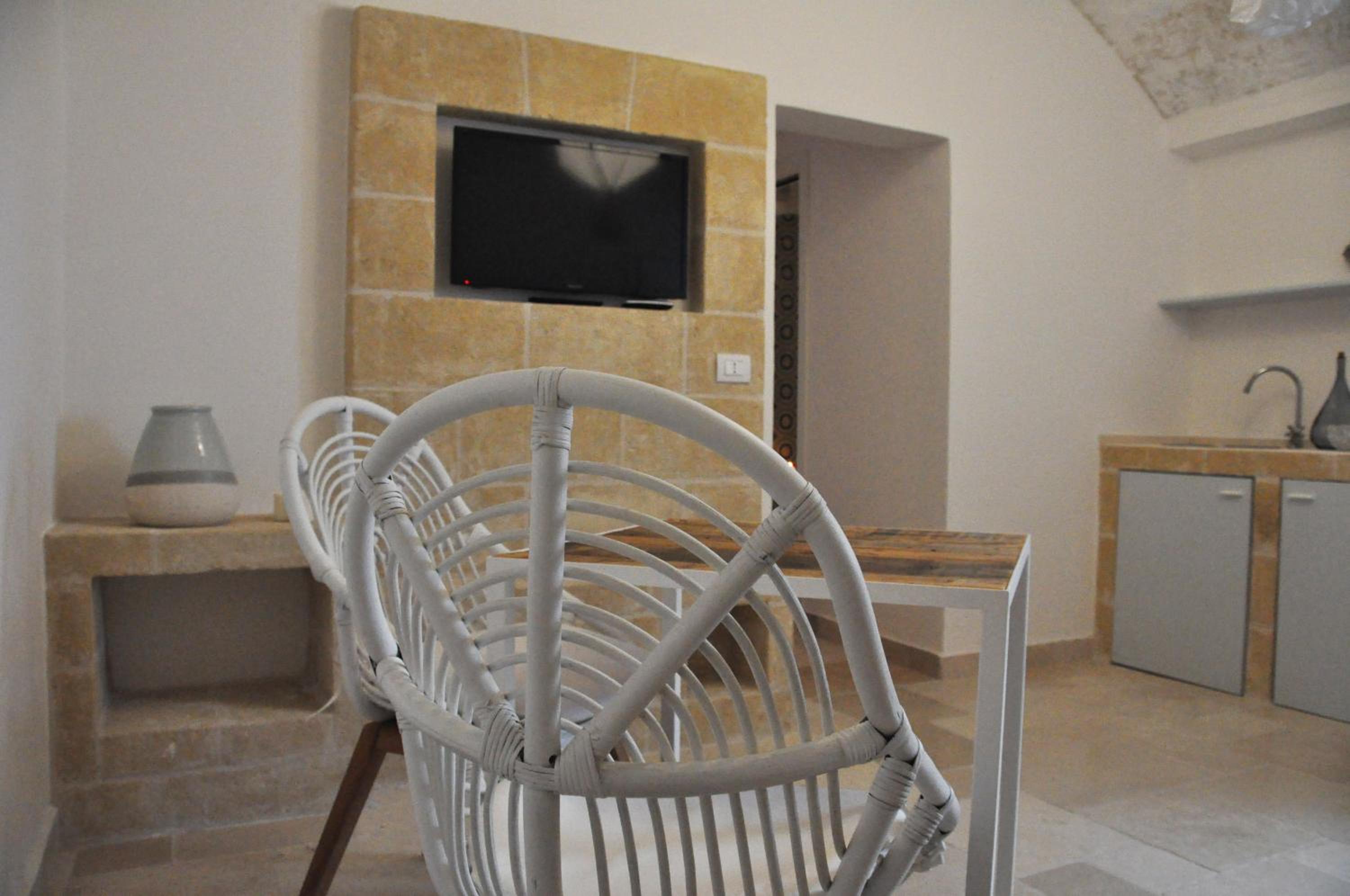 Deluxe Suite - Photo 5