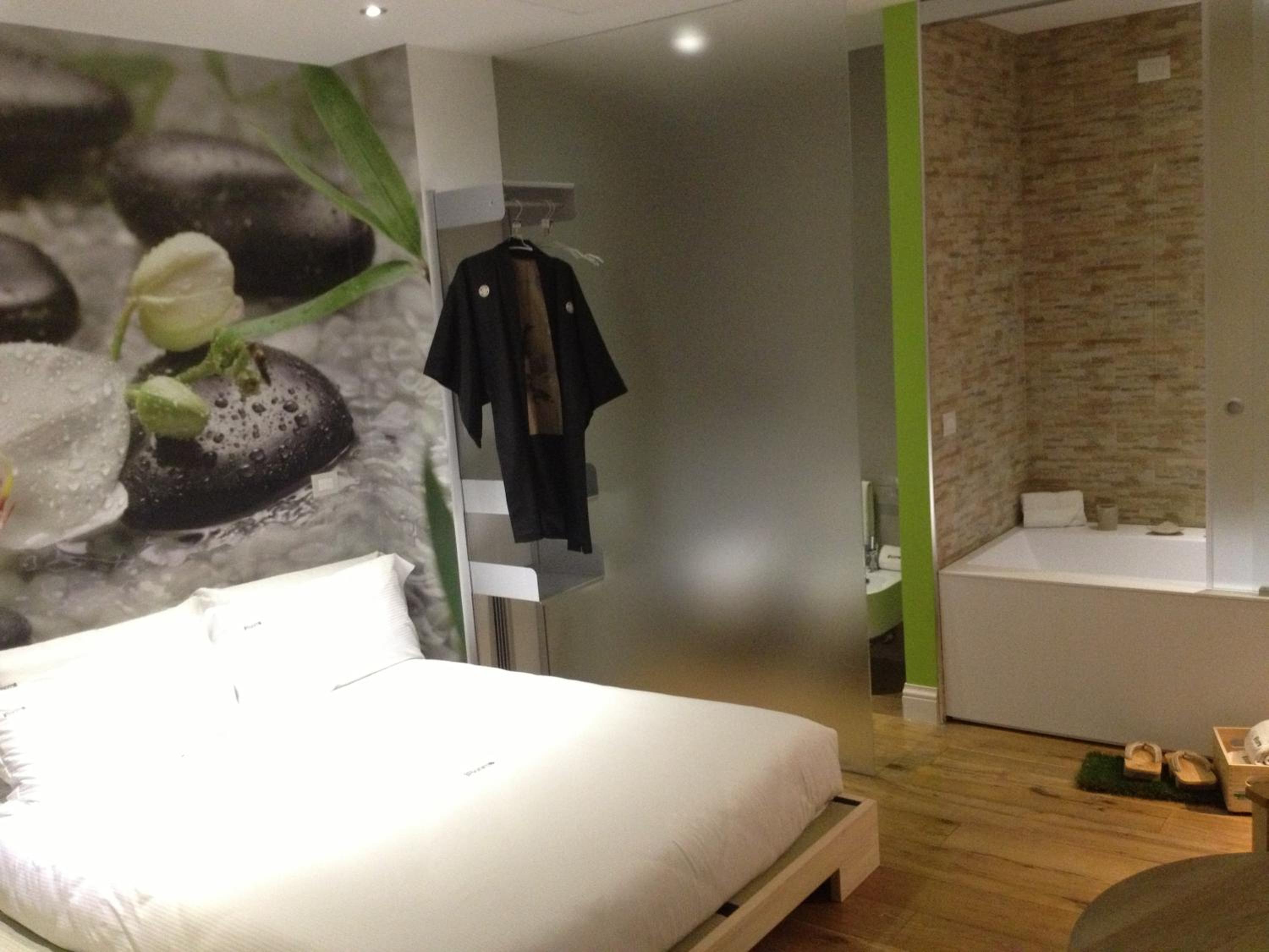 Superior Double Room with Hot Tub photo 1