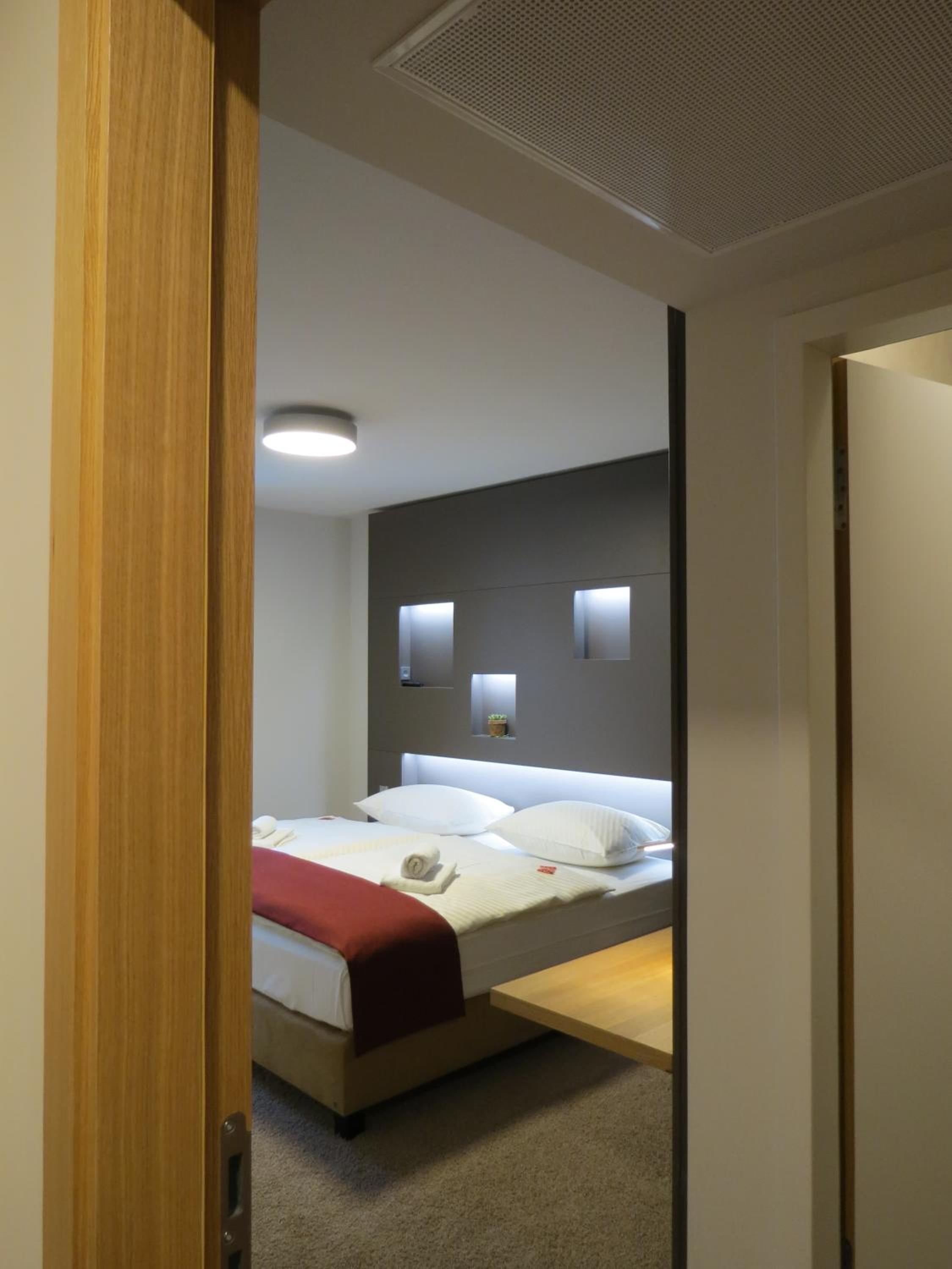 Double Room - Photo 18