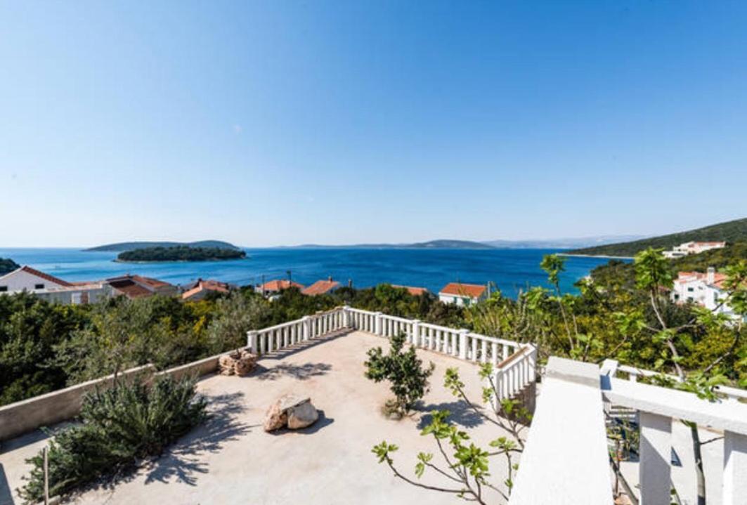 Villa photo 3