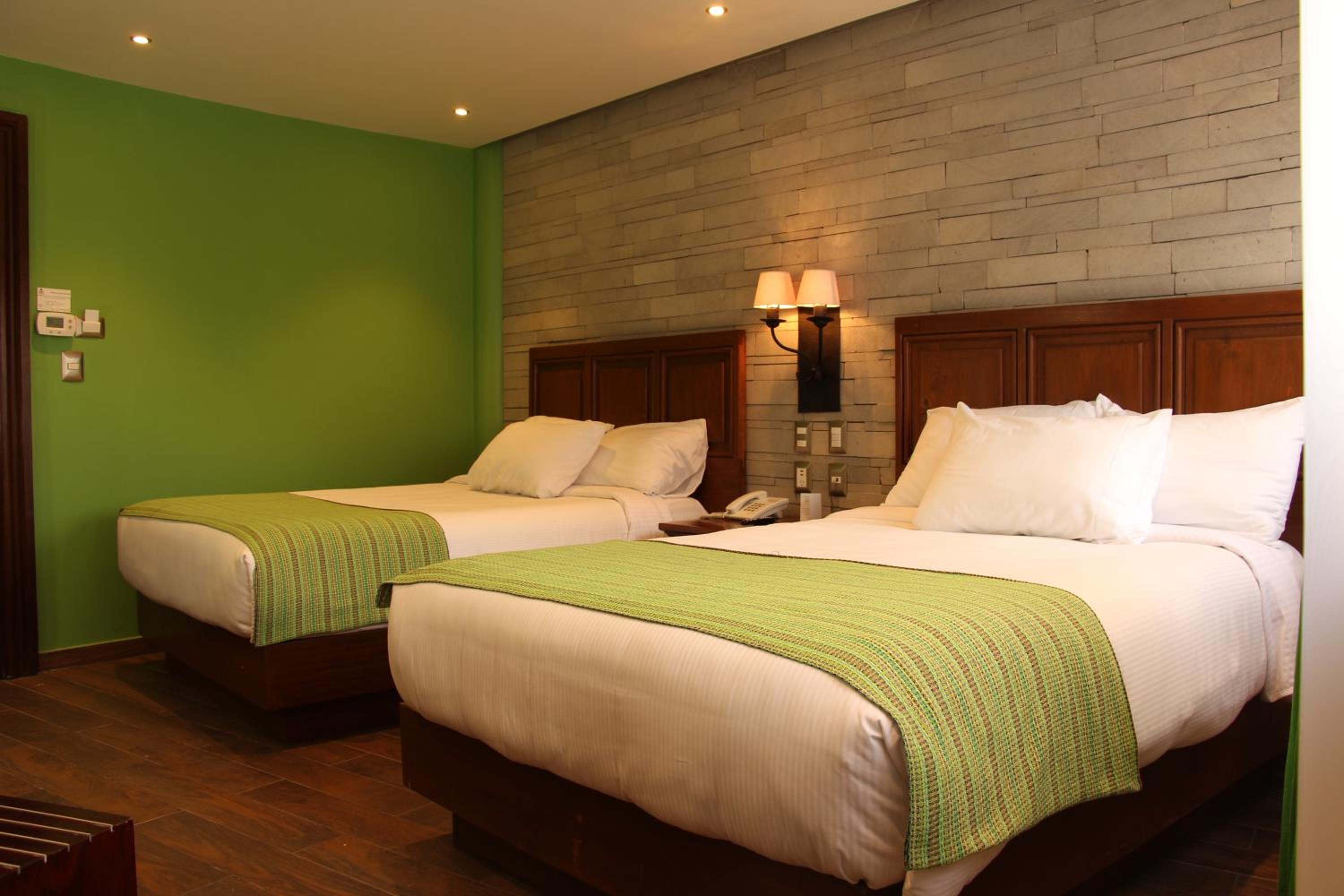 Superior Twin Room with City View - Photo 6