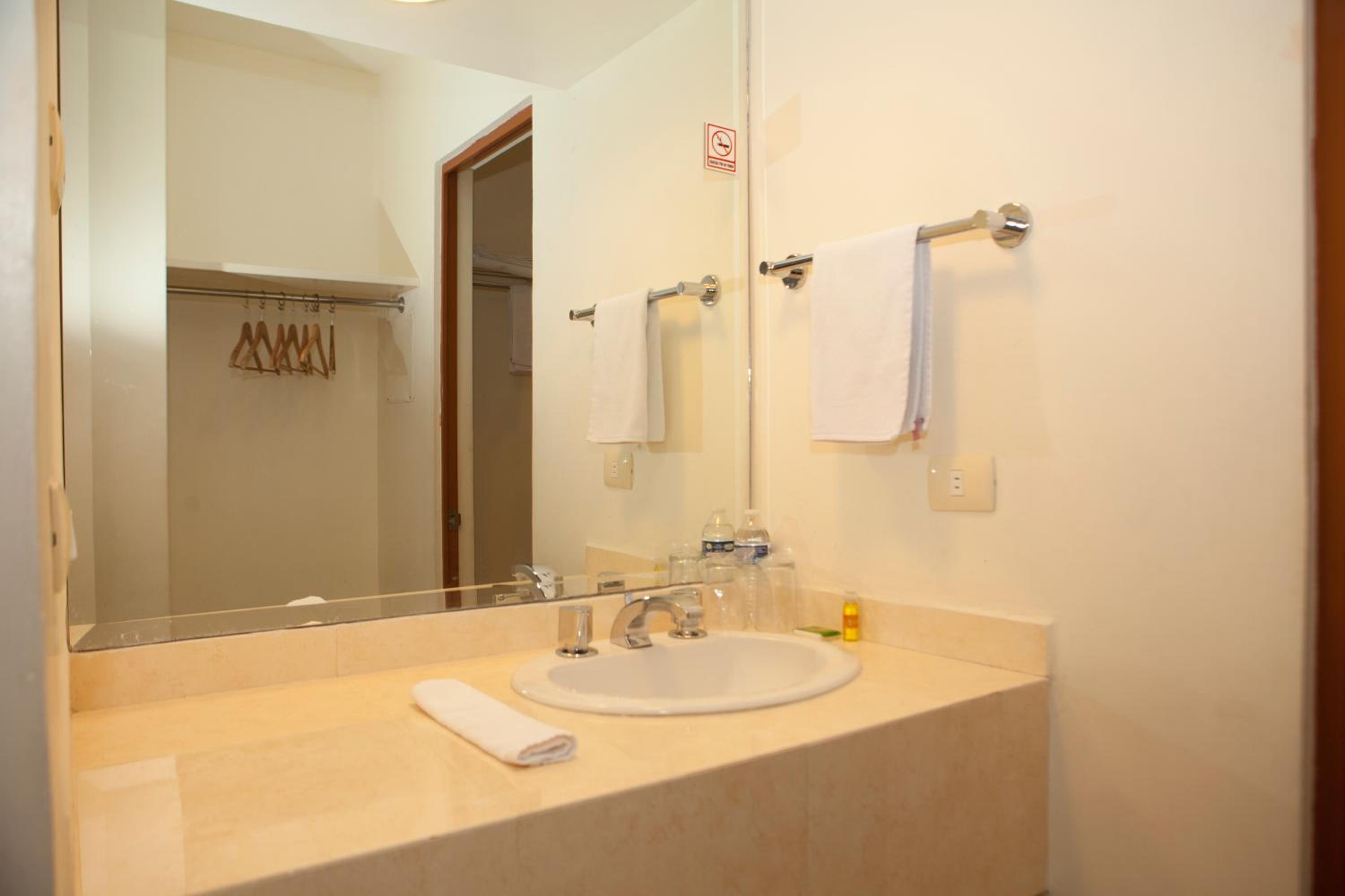 Executive Double Room with Two Double Beds photo 3