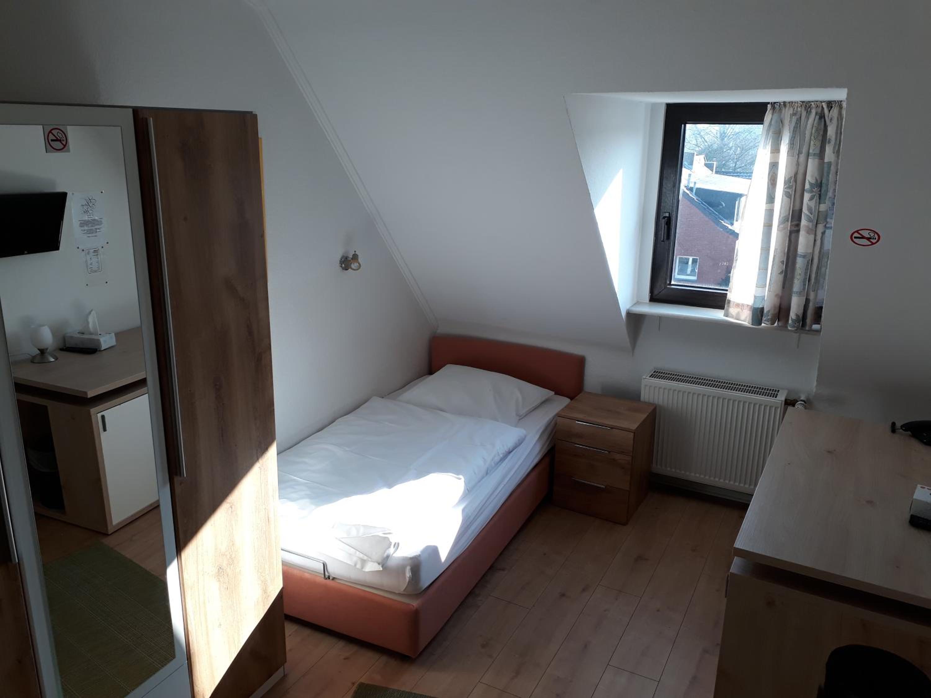 Single Room with Shared Bathroom