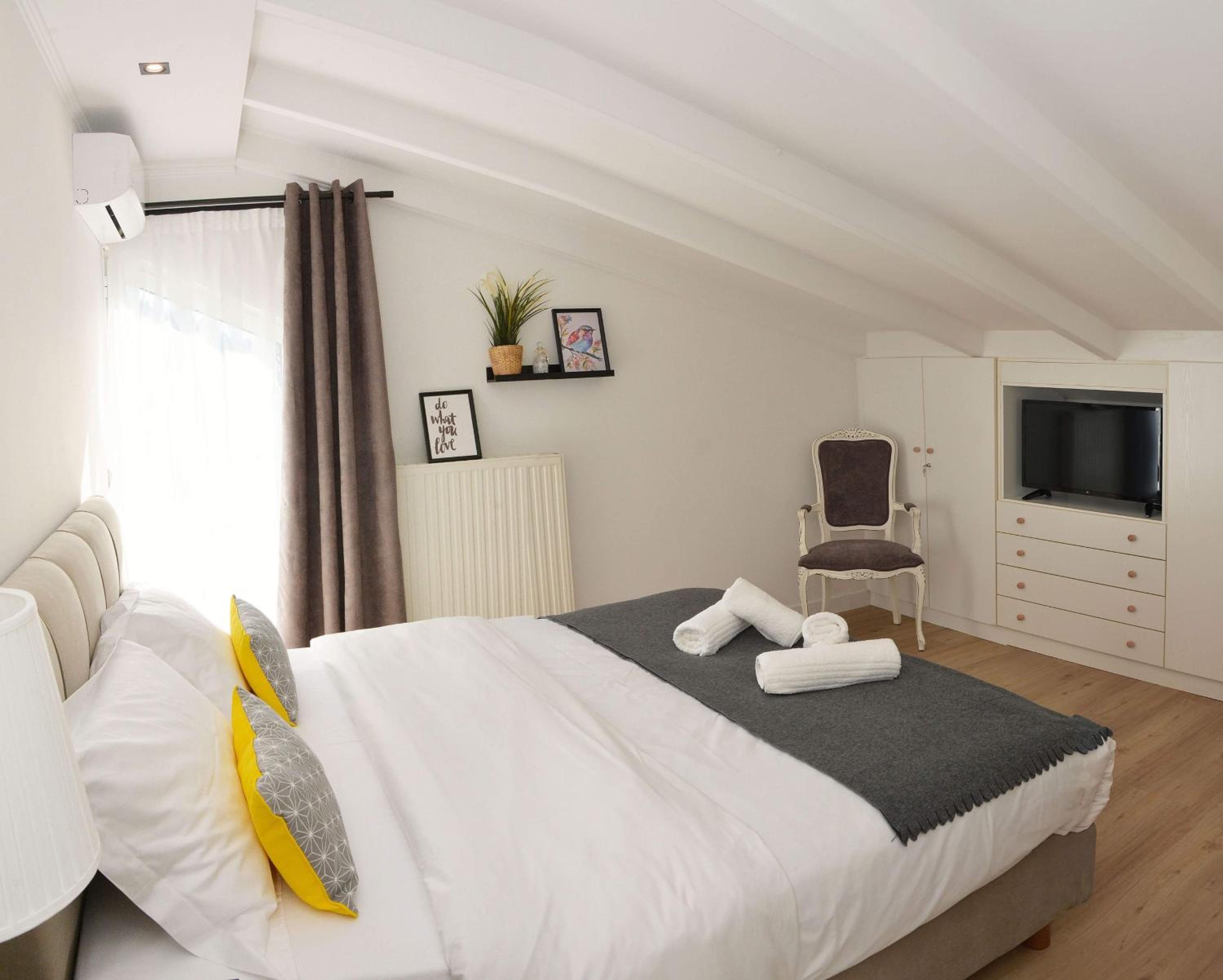  Queen Loft