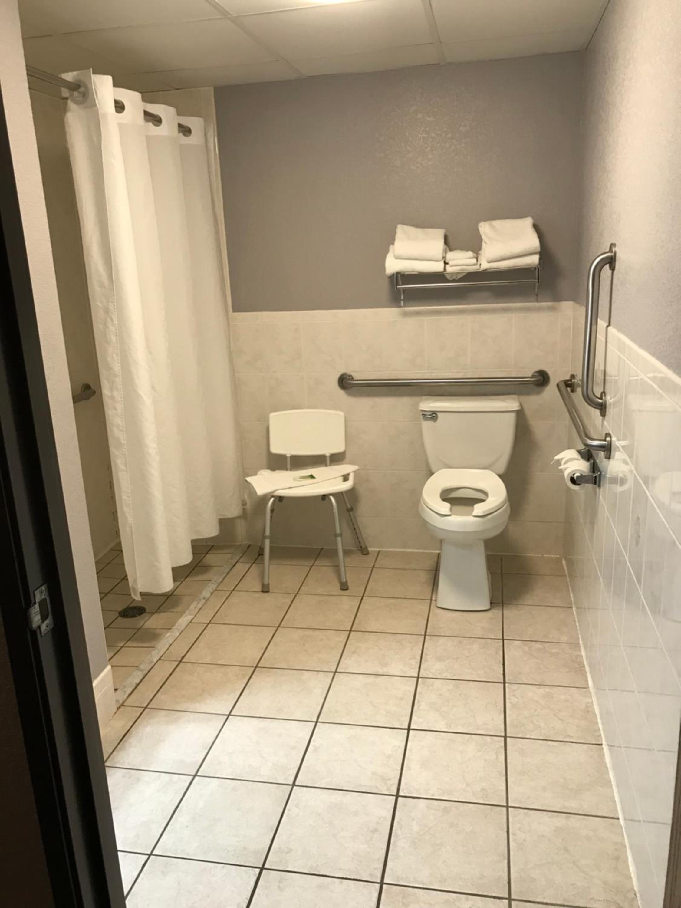 Suite - Mobility Access/Non-Smoking photo 3