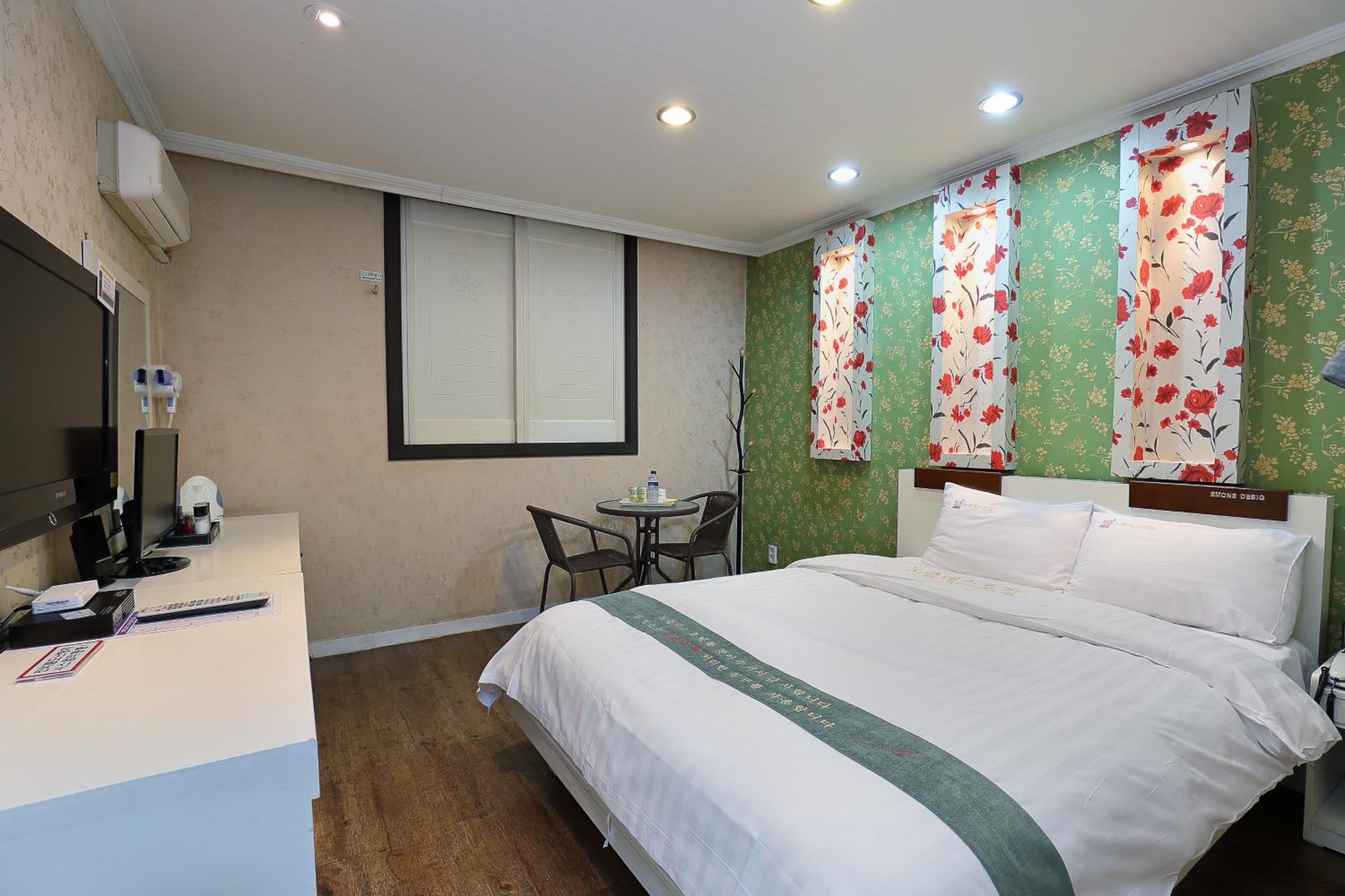 Double Room - Photo 2