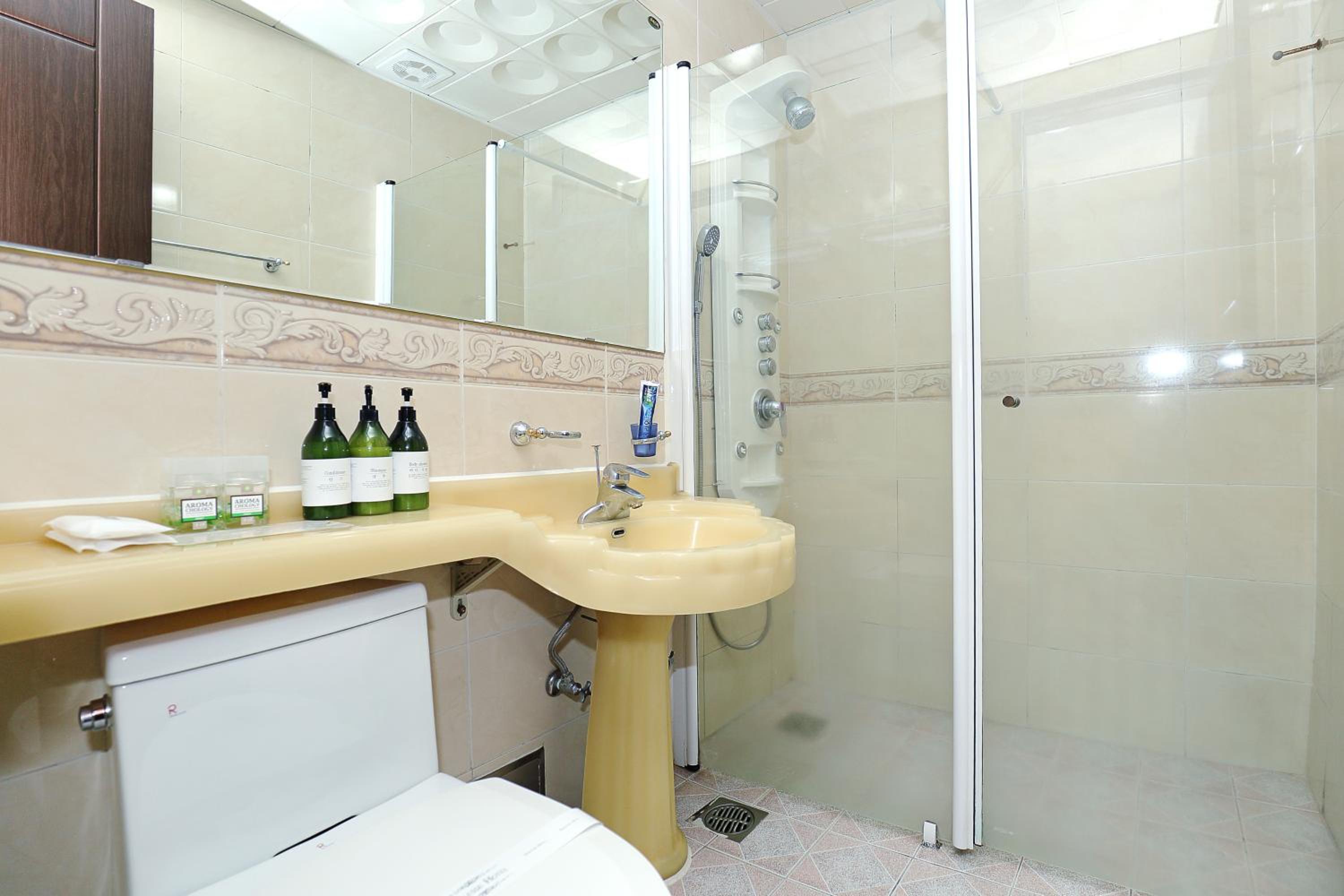Double Room - Photo 9