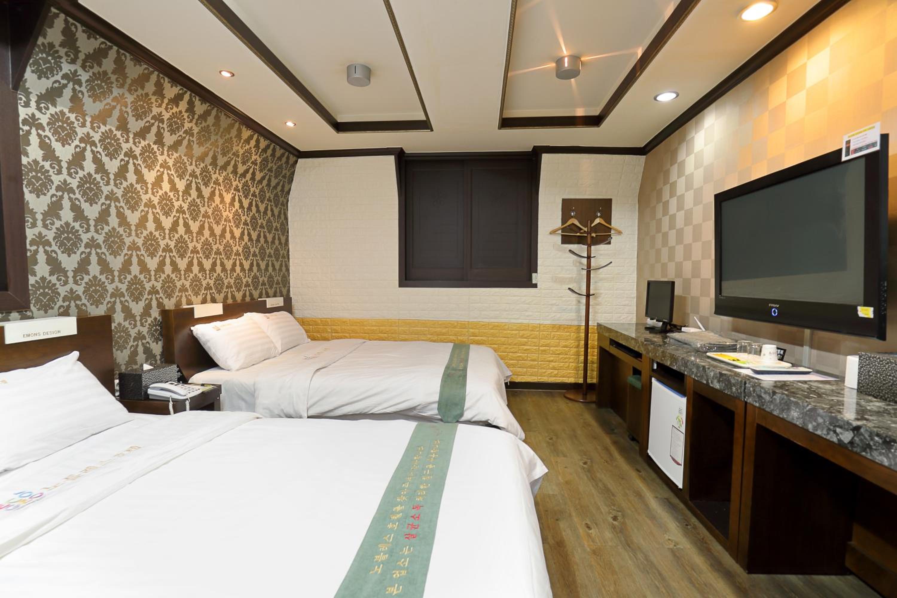 Quadruple Room - Photo 8