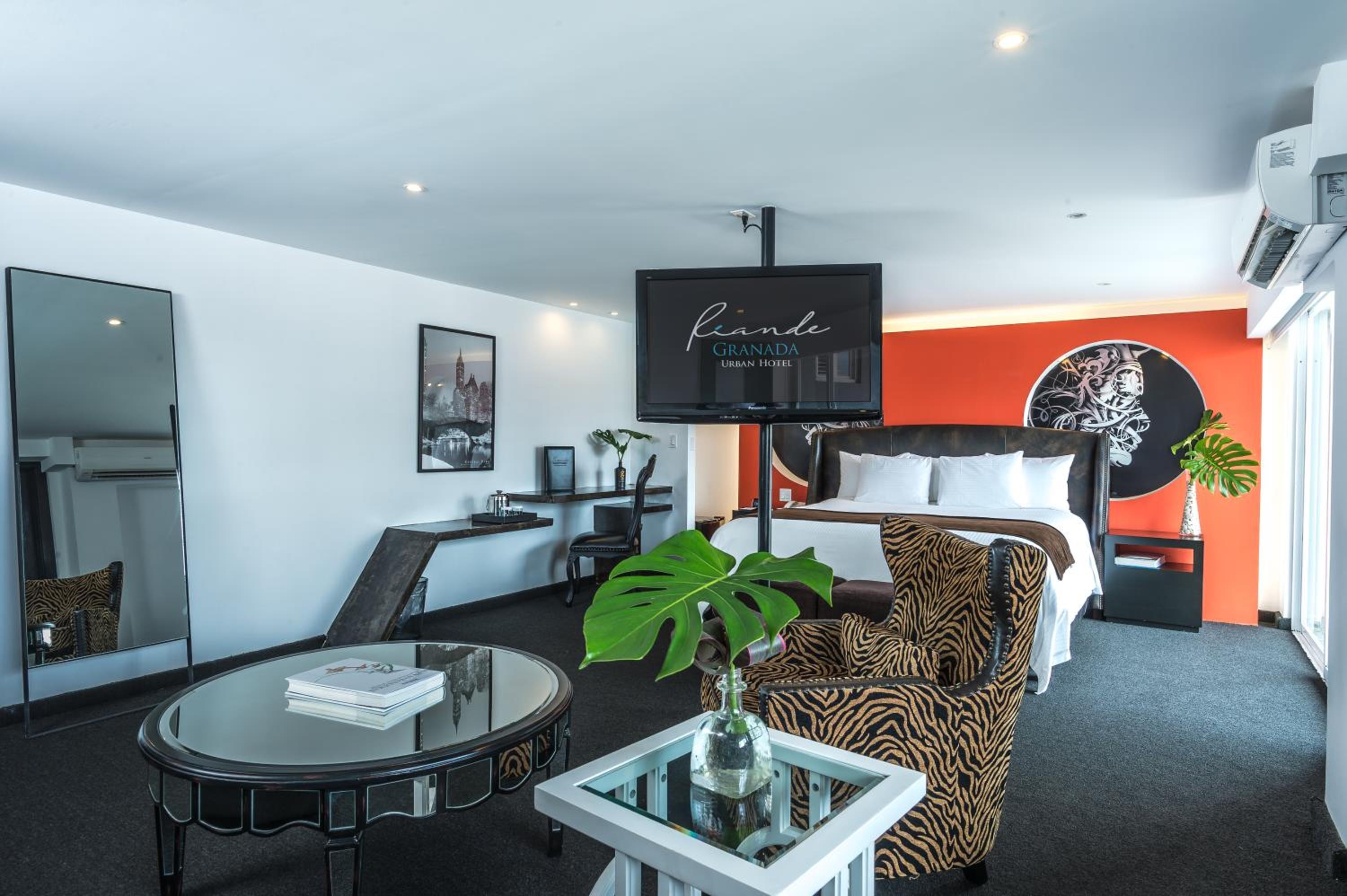 Suites - Photo 3
