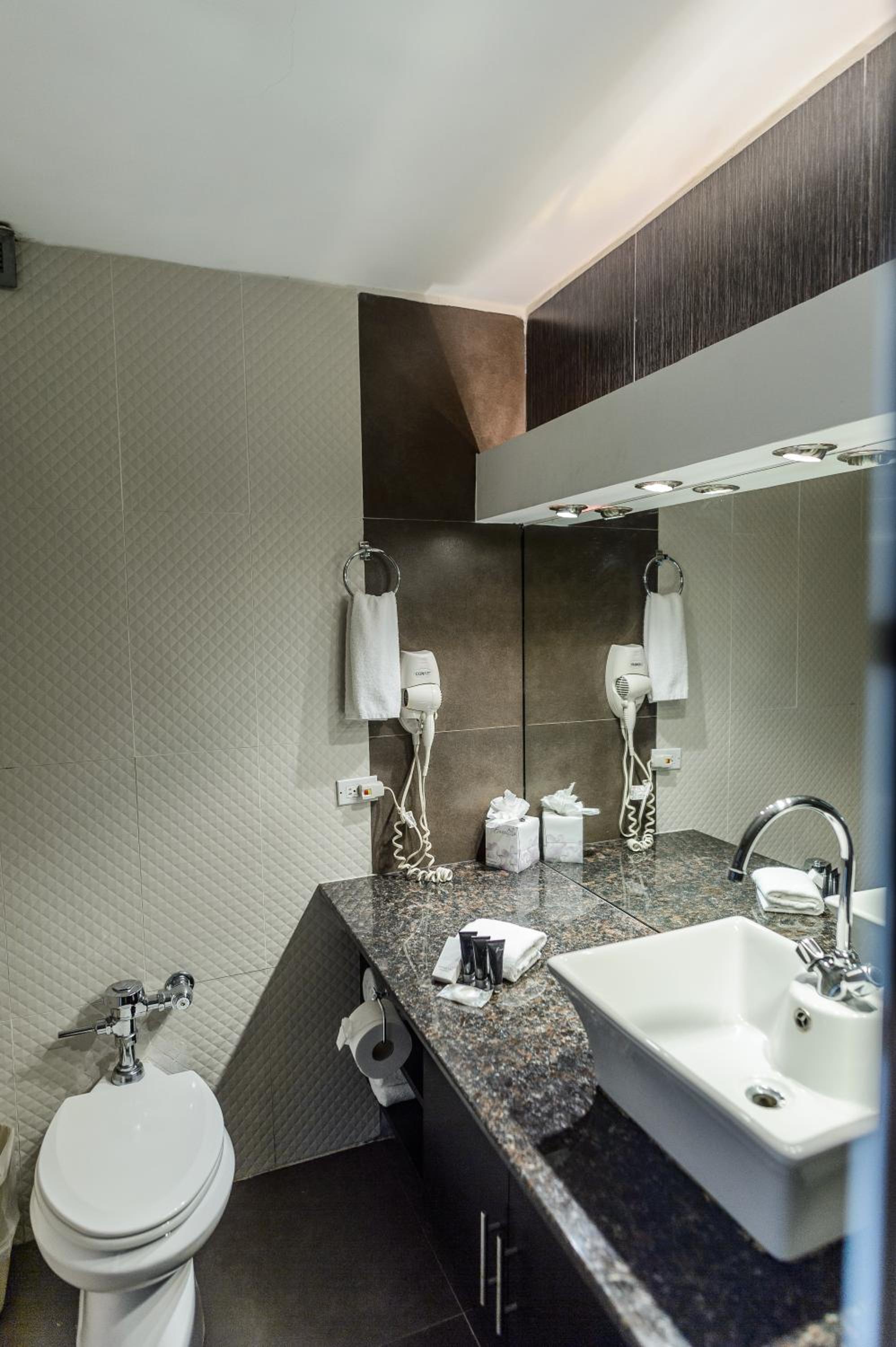 Suites - Photo 7