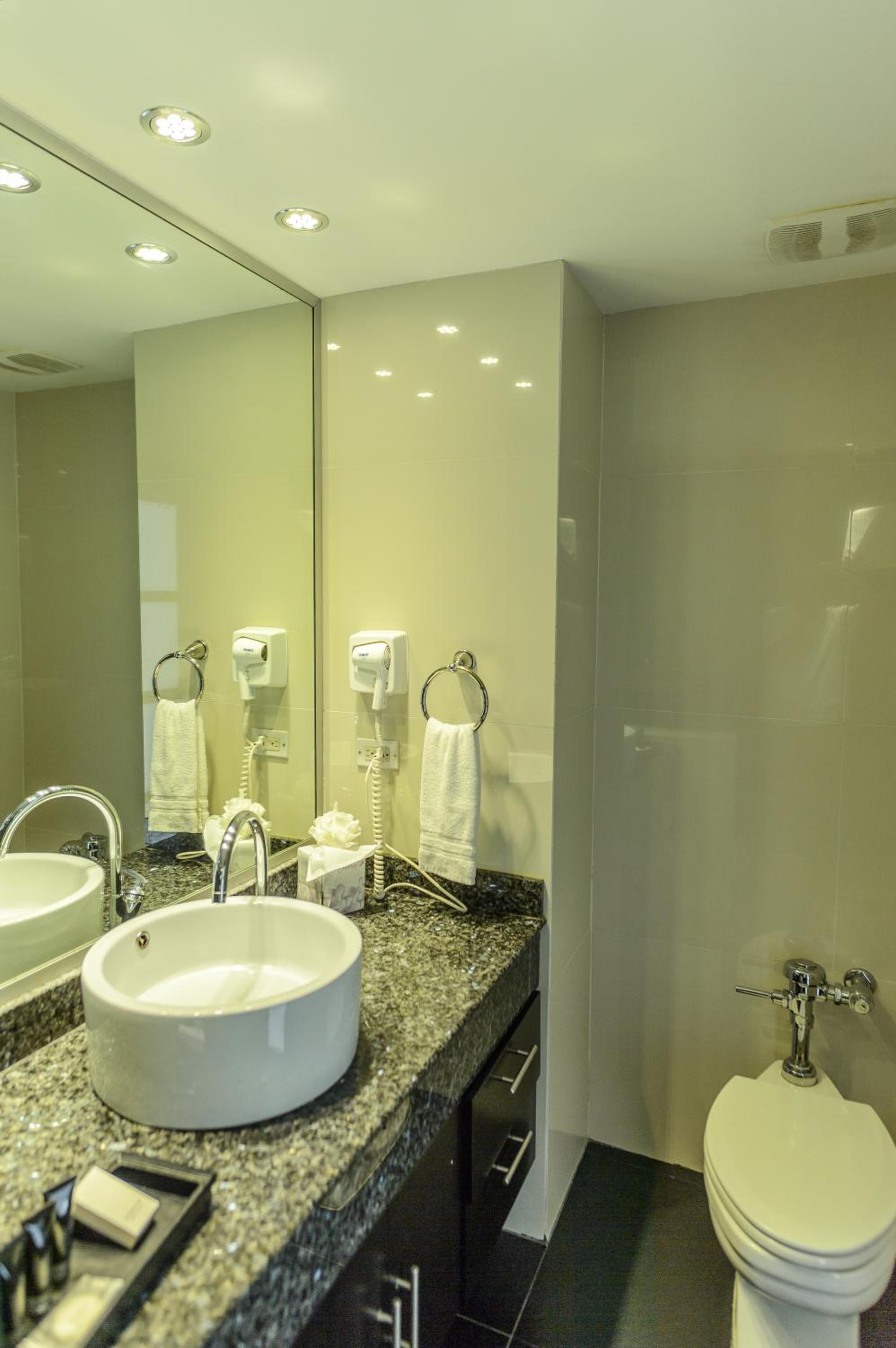 Suites - Photo 4