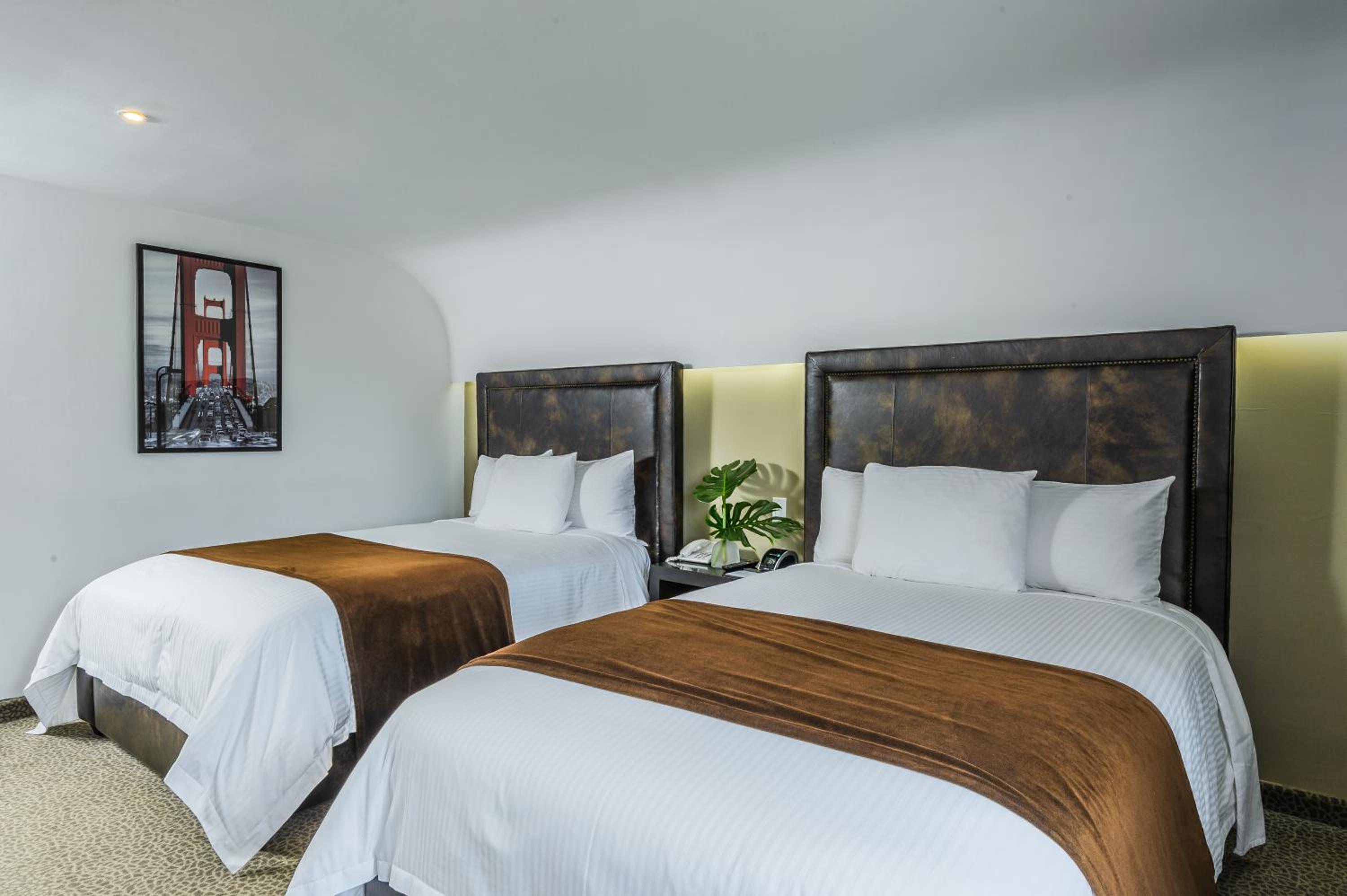 Double Room with Two Double Beds - Photo 2