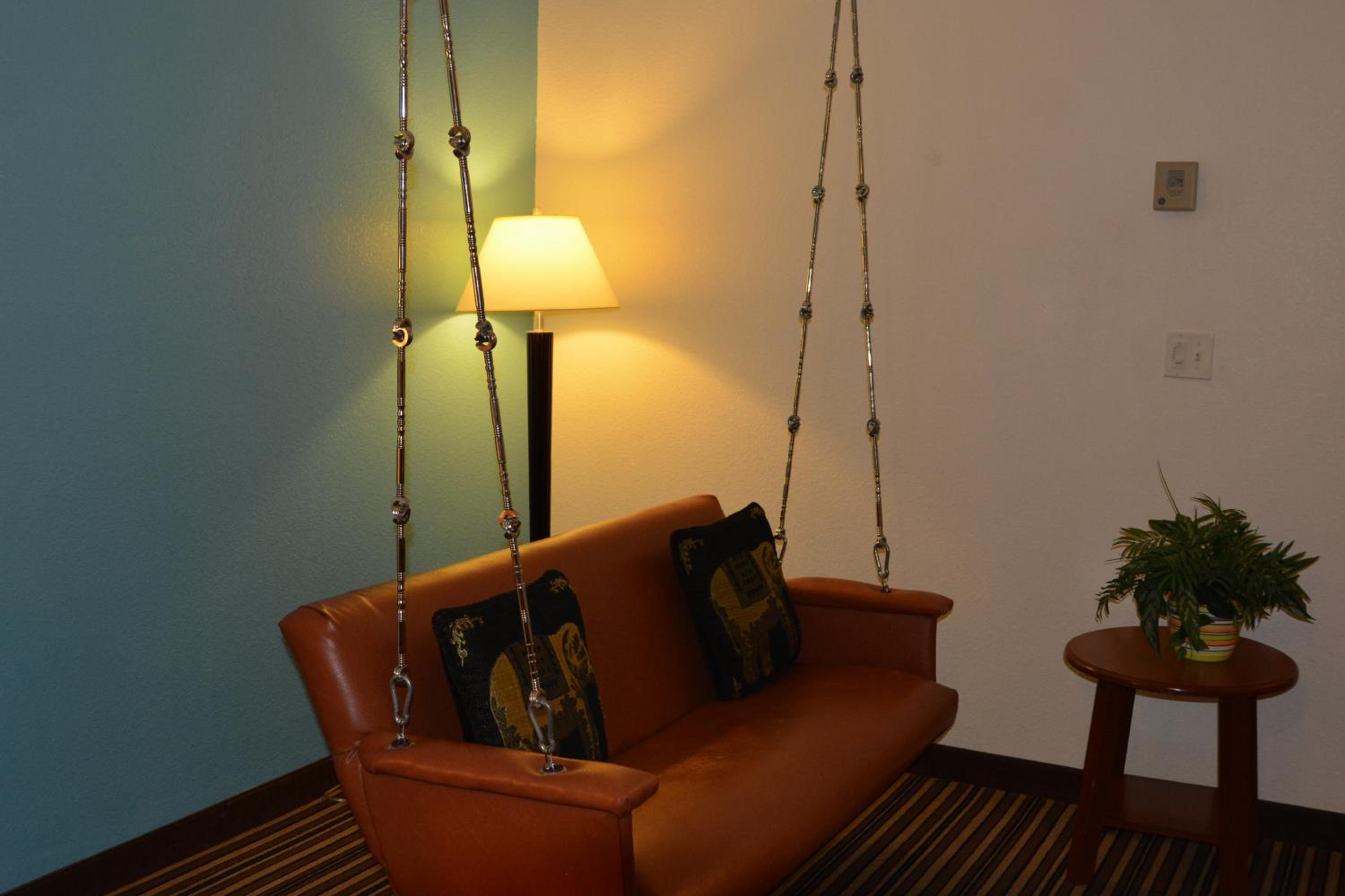 1 King Bed, Studio Suite, Non-Smoking - Photo 3