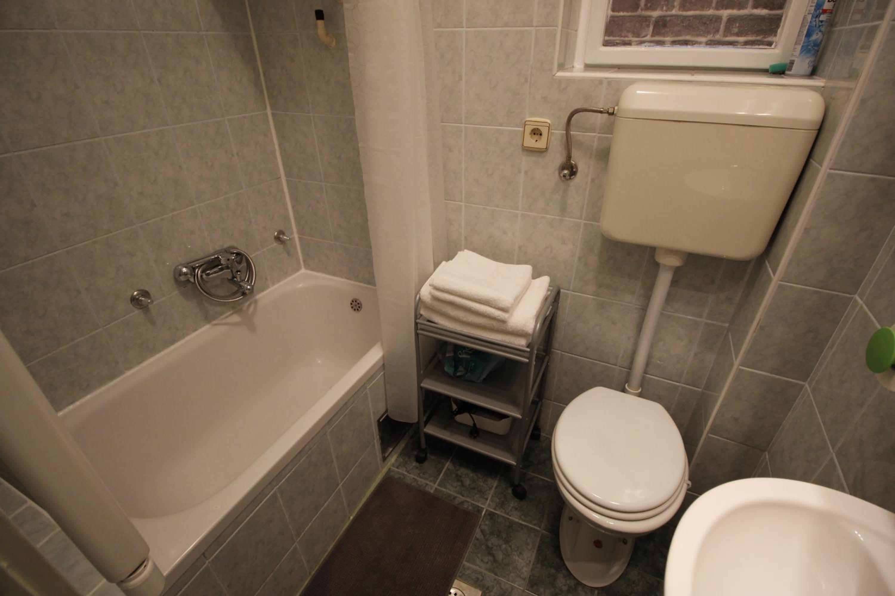Suite - Photo 19