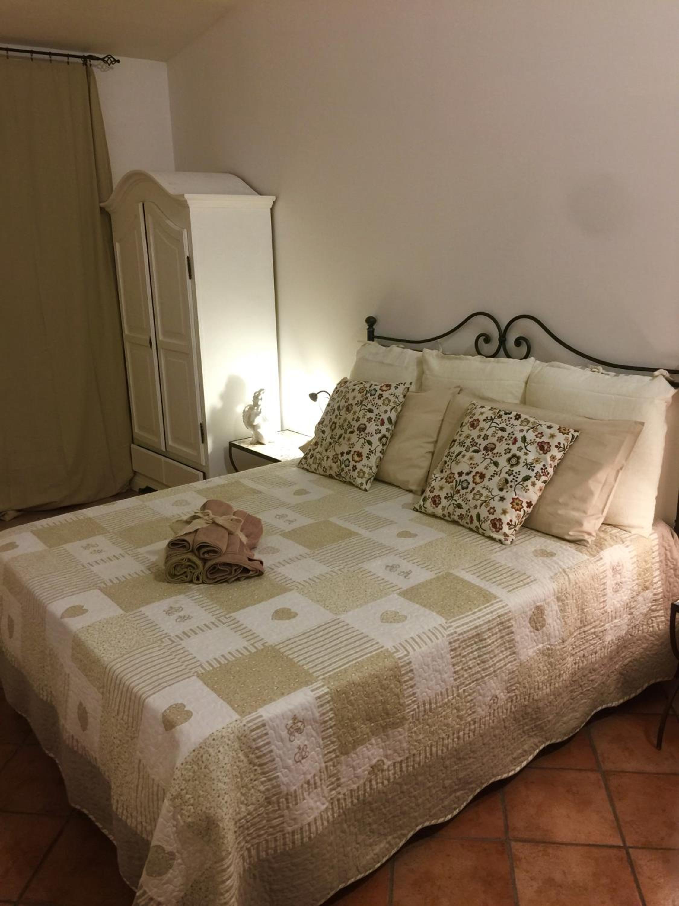 Double Room with Private External Bathroom - Photo 3