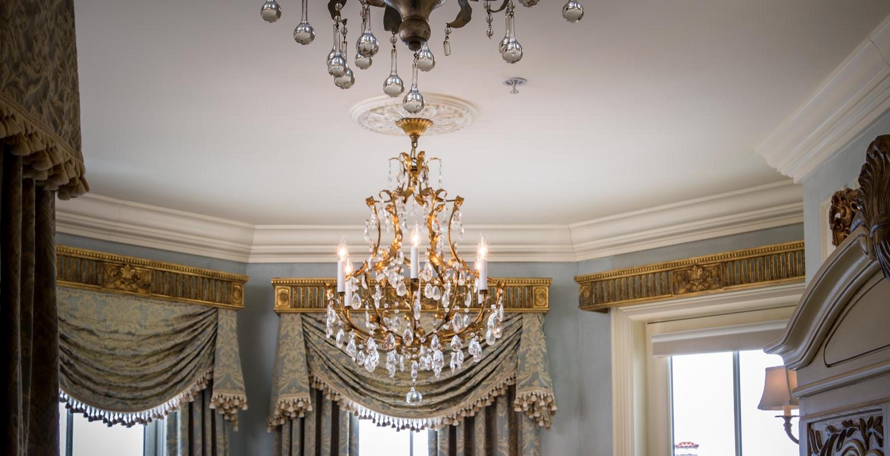 Louis XVI Signature Guest Room  - Photo 2