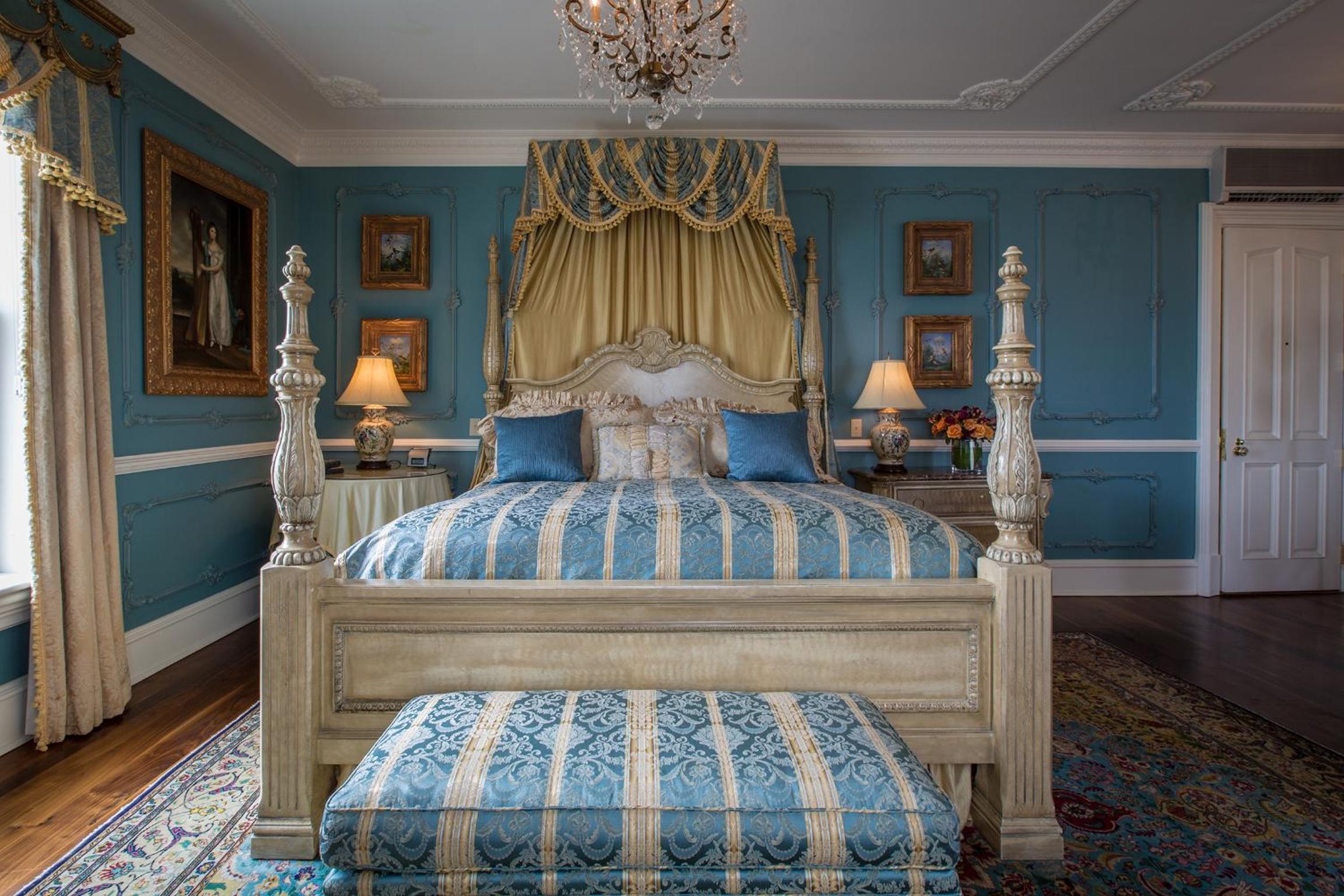 Renaissance Guest Room