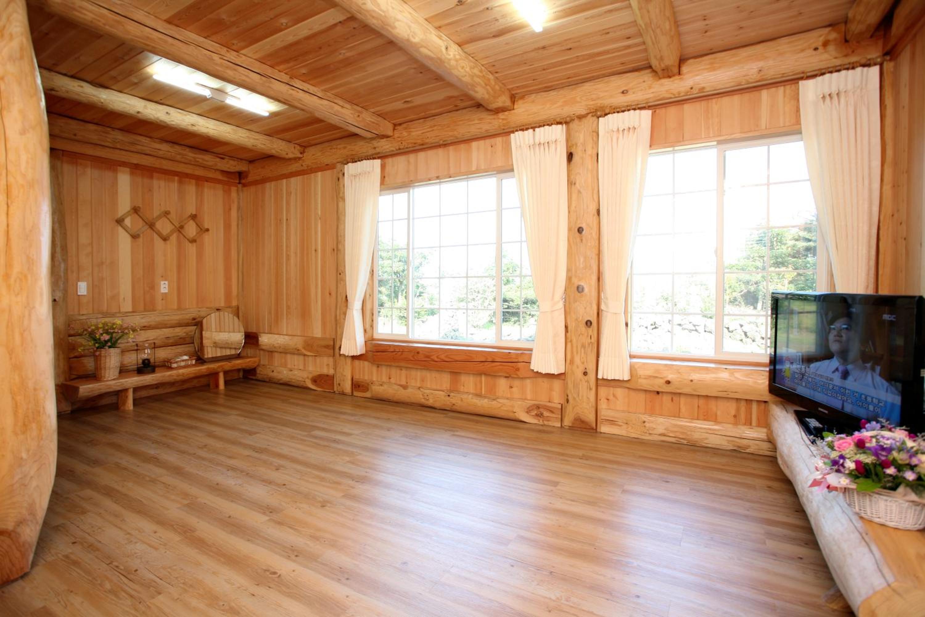 Two-Bedroom House - Photo 10
