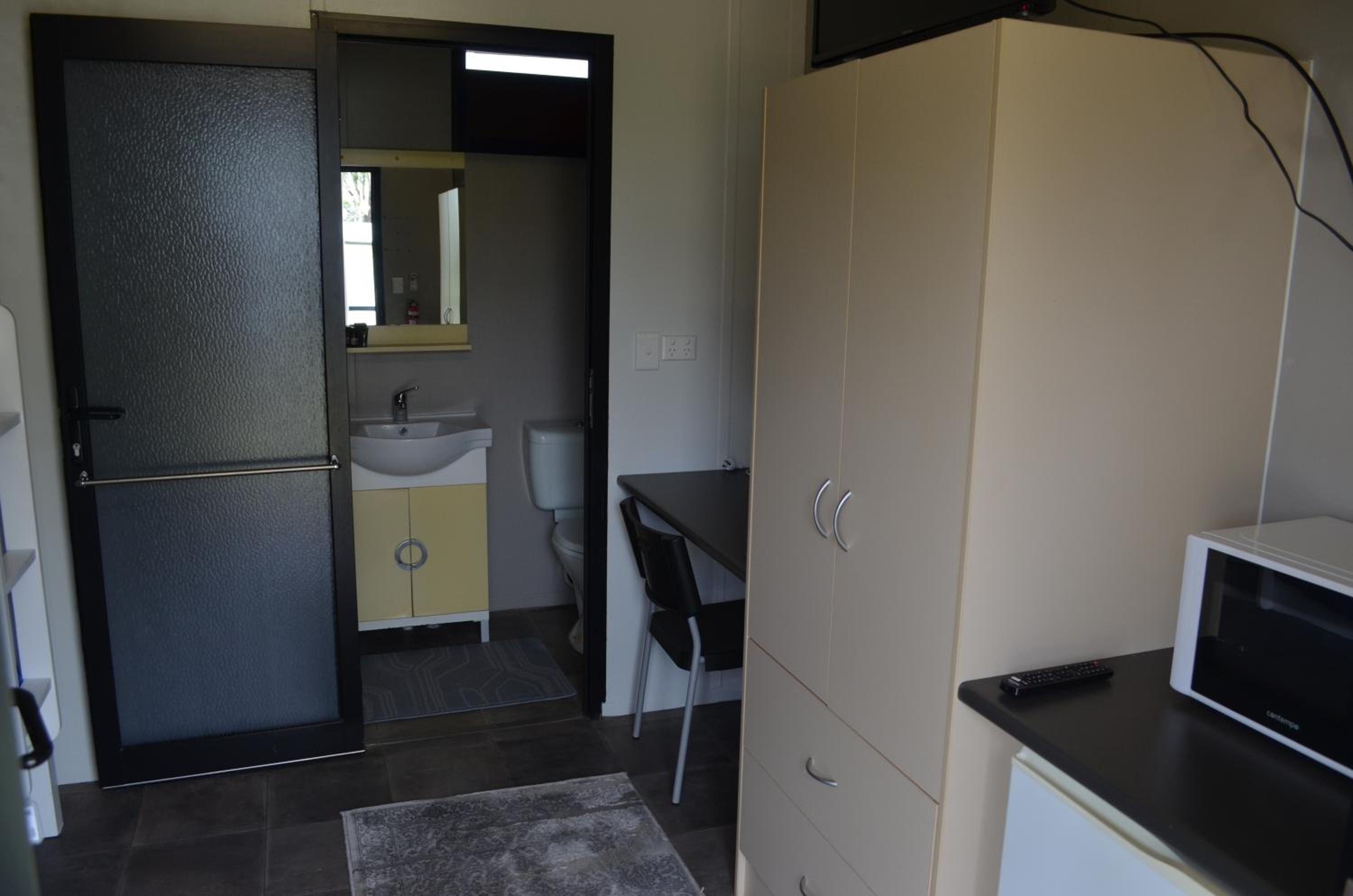 King Single Bunks with Ensuite Motel Room photo 2