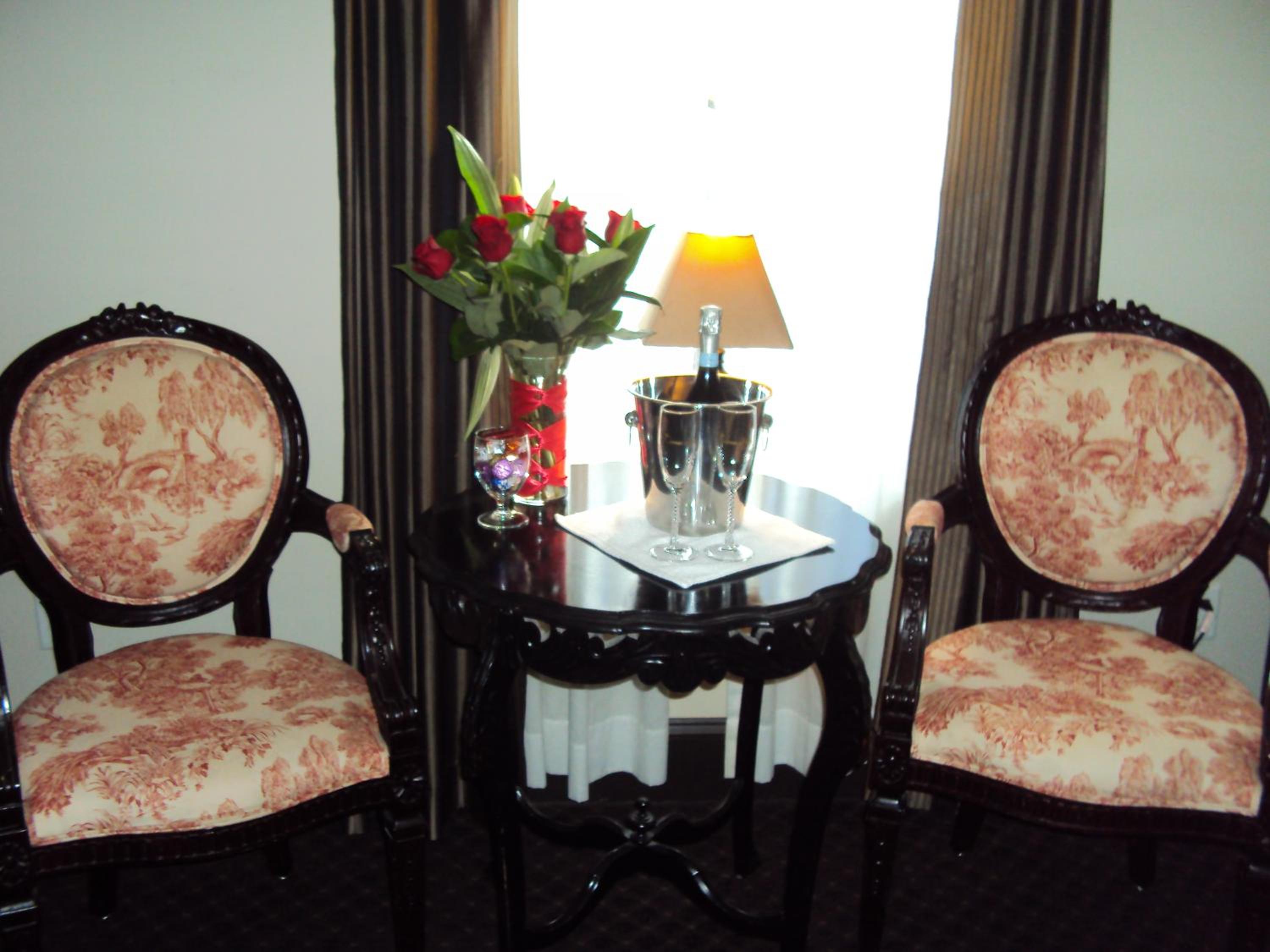 King Suite with Spa Bath - Photo 2