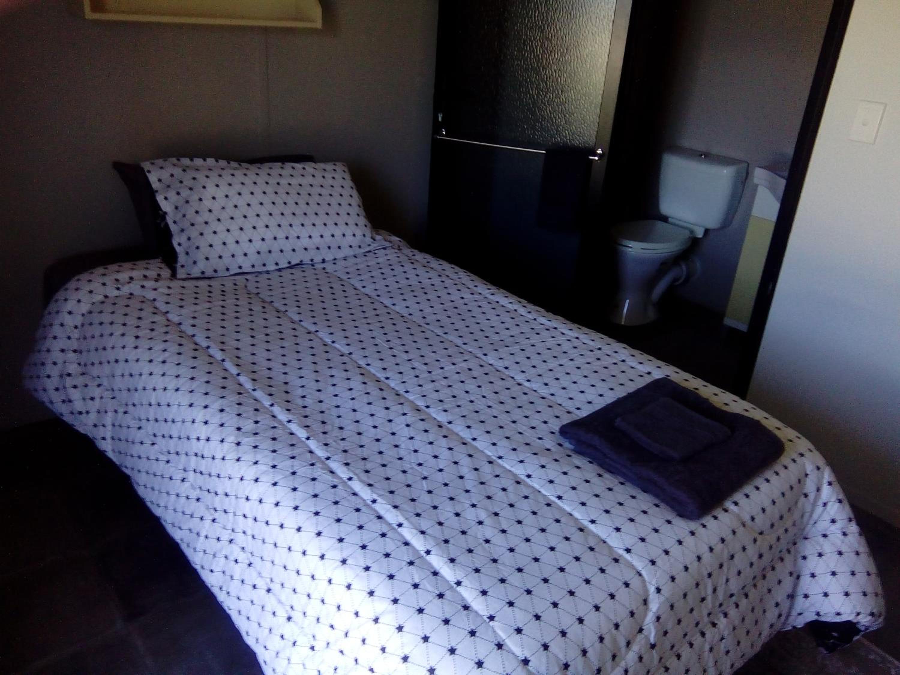 King Single with ensuite Motel Room photo 1
