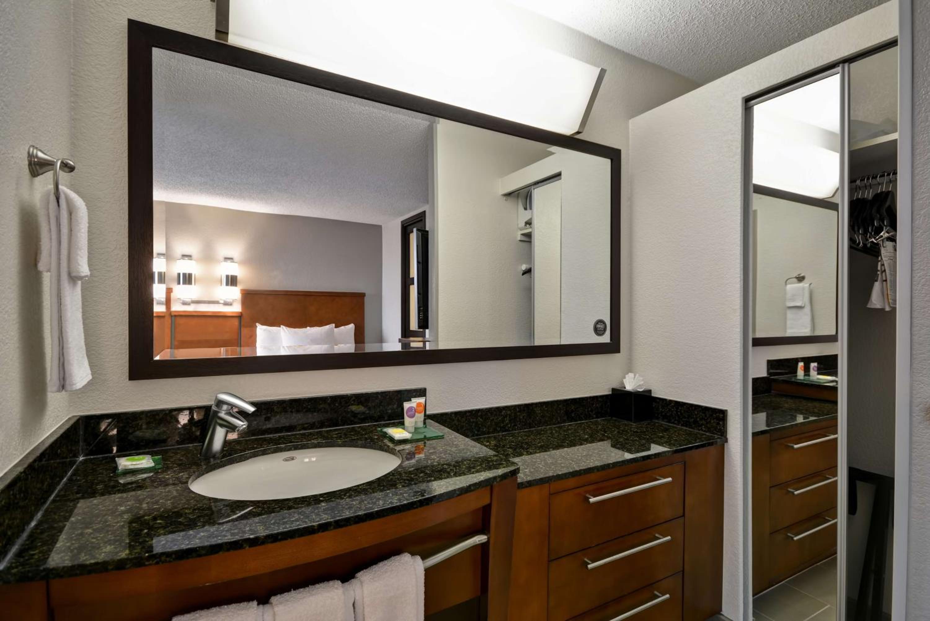 King Room with Sofa Bed and Accessible Tub - Disability Access photo 2