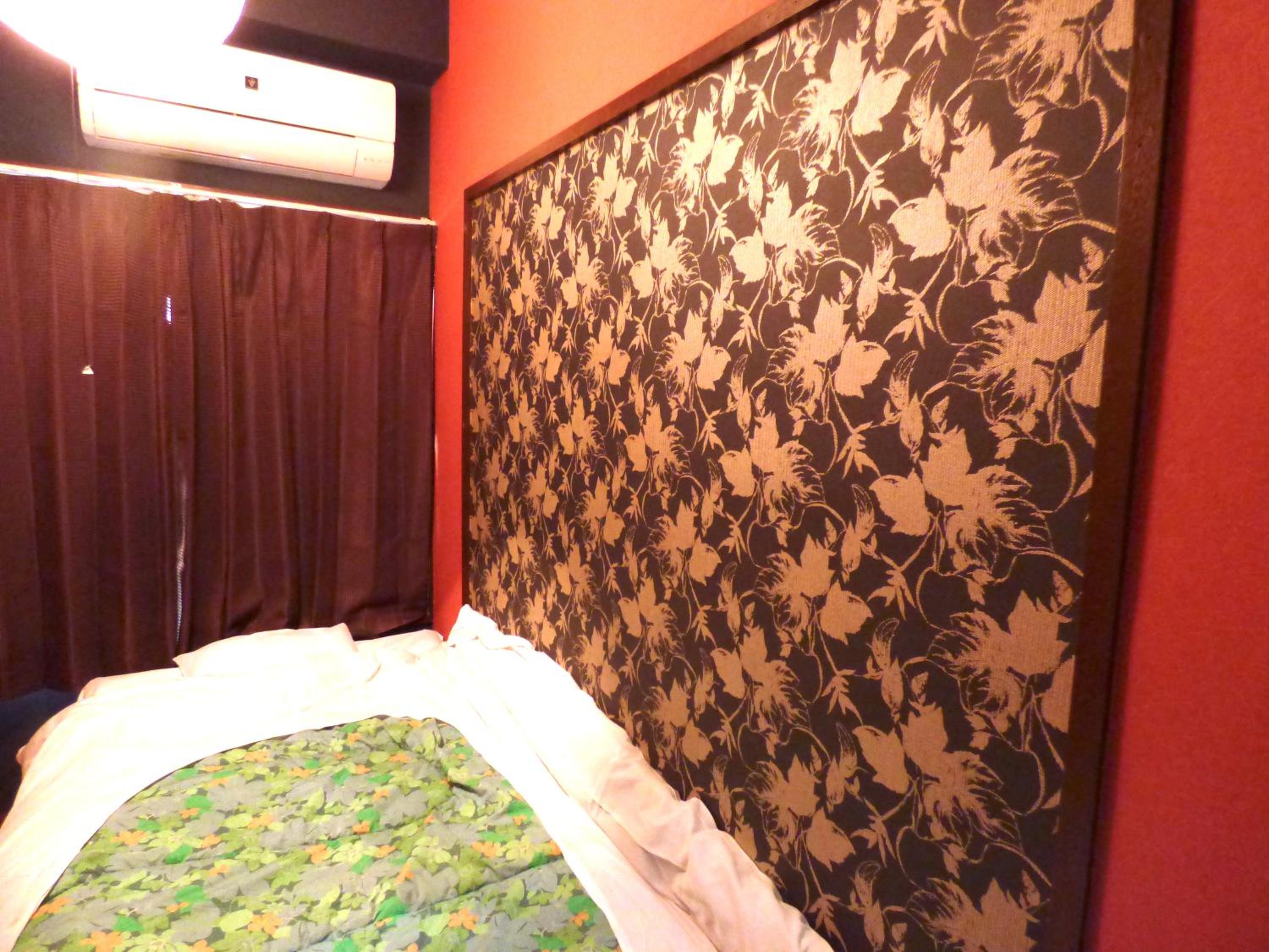 Single Room with Shared Shower and Toilet photo 2