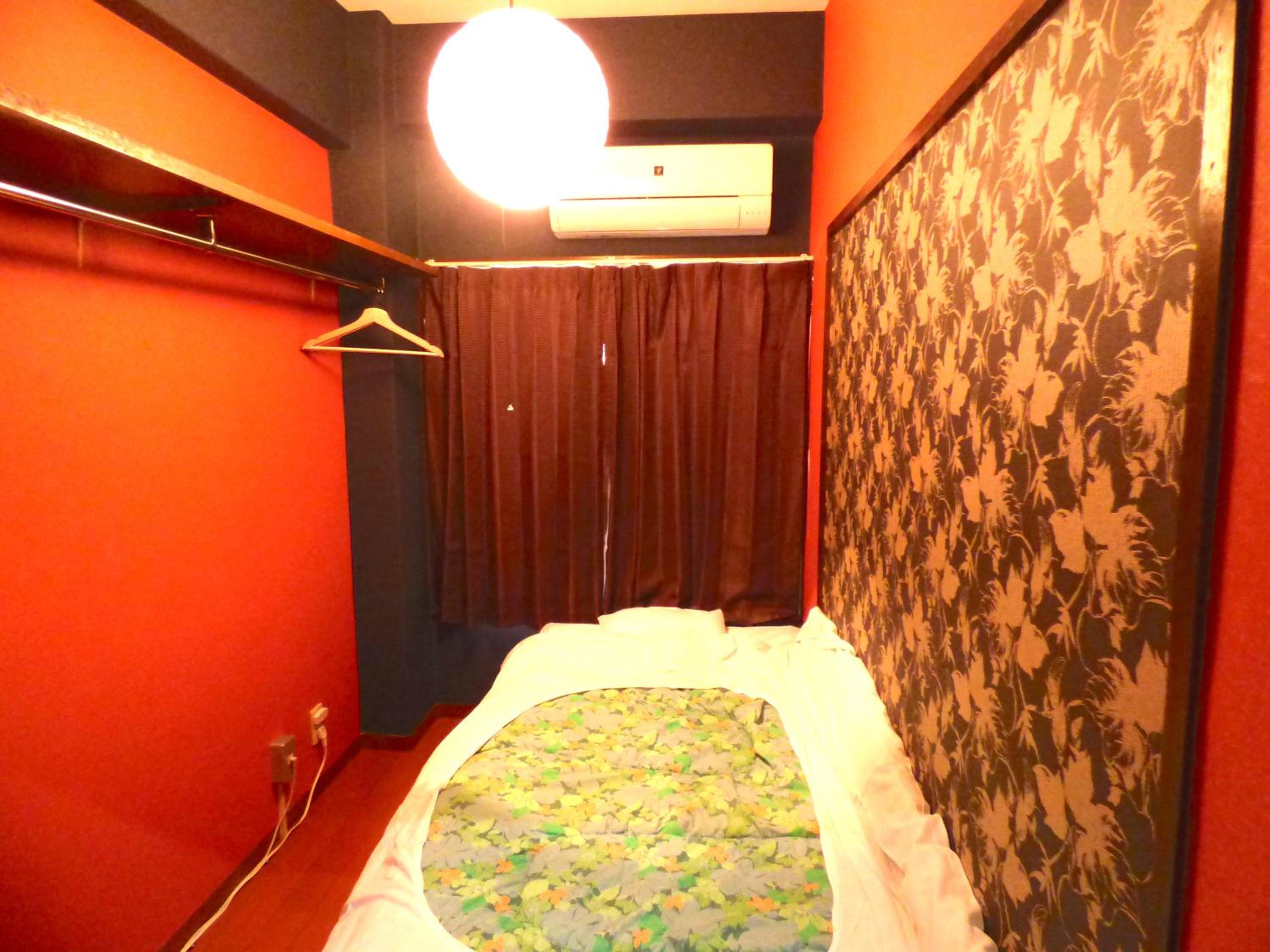 Single Room with Shared Shower and Toilet photo 1