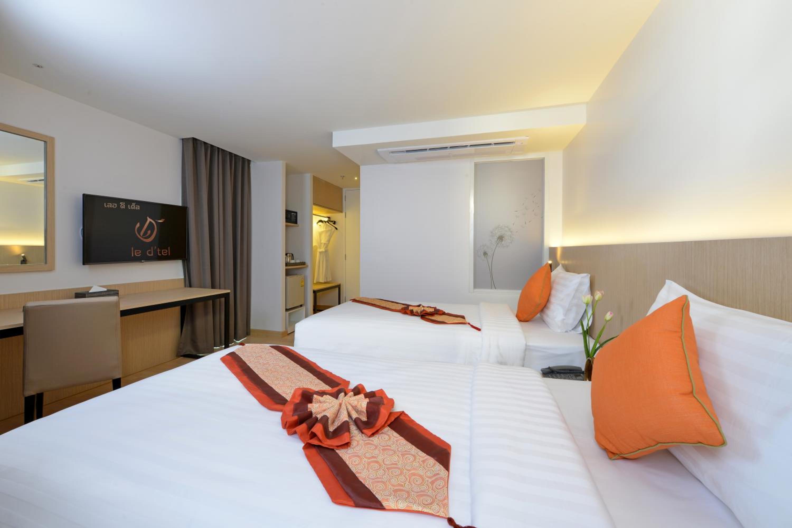 Deluxe Room with Balcony photo 2