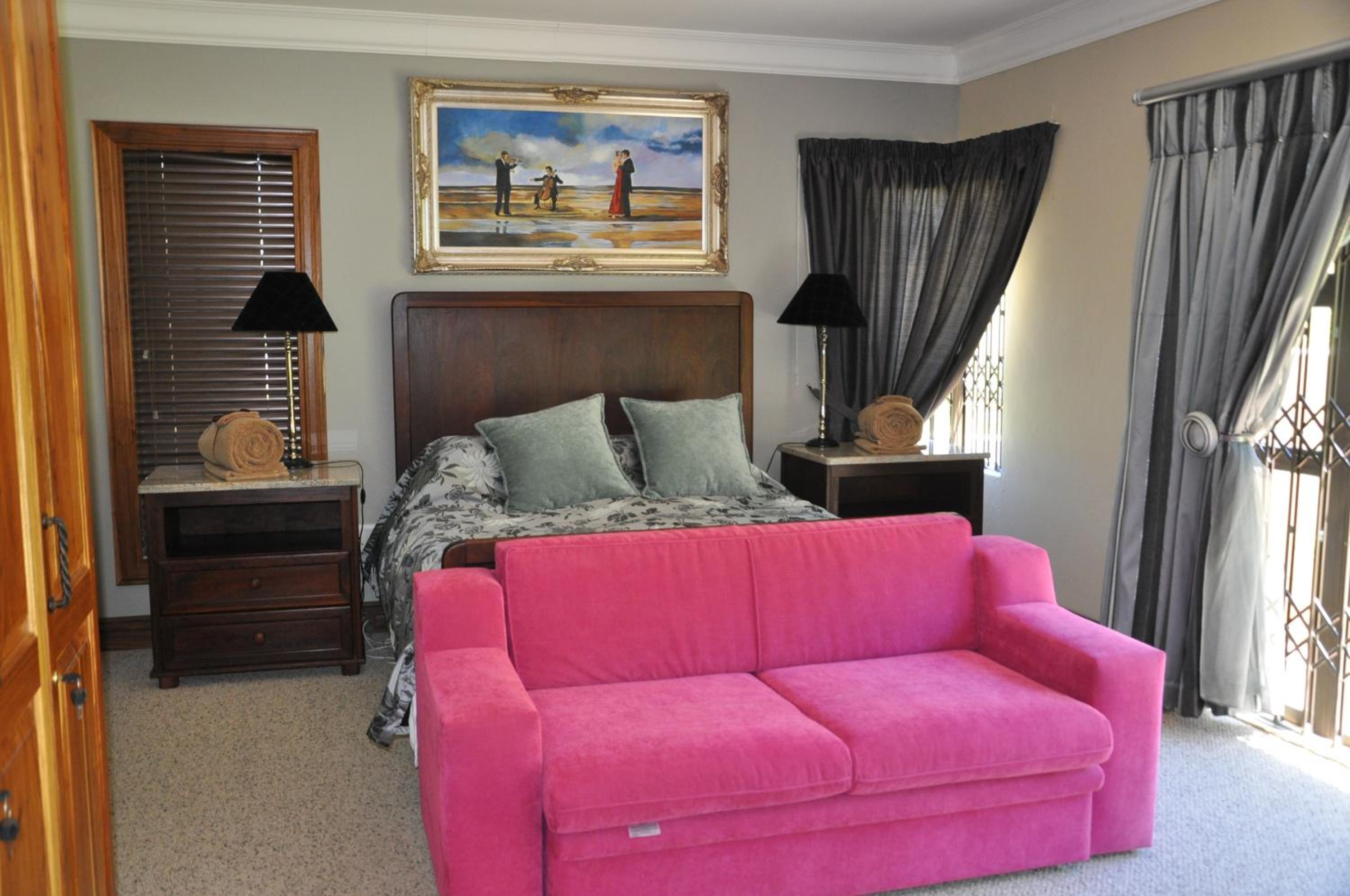 Villa - Photo 1