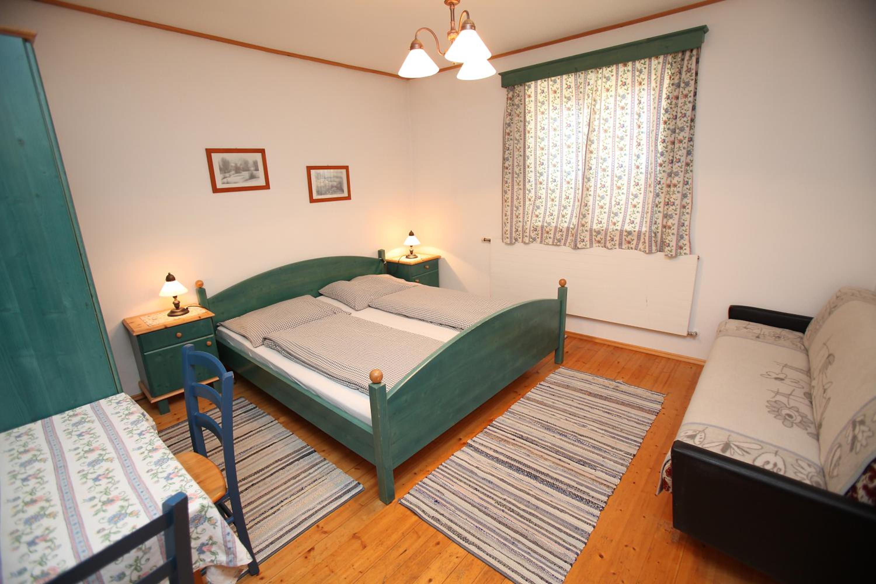 Room 5 photo 1