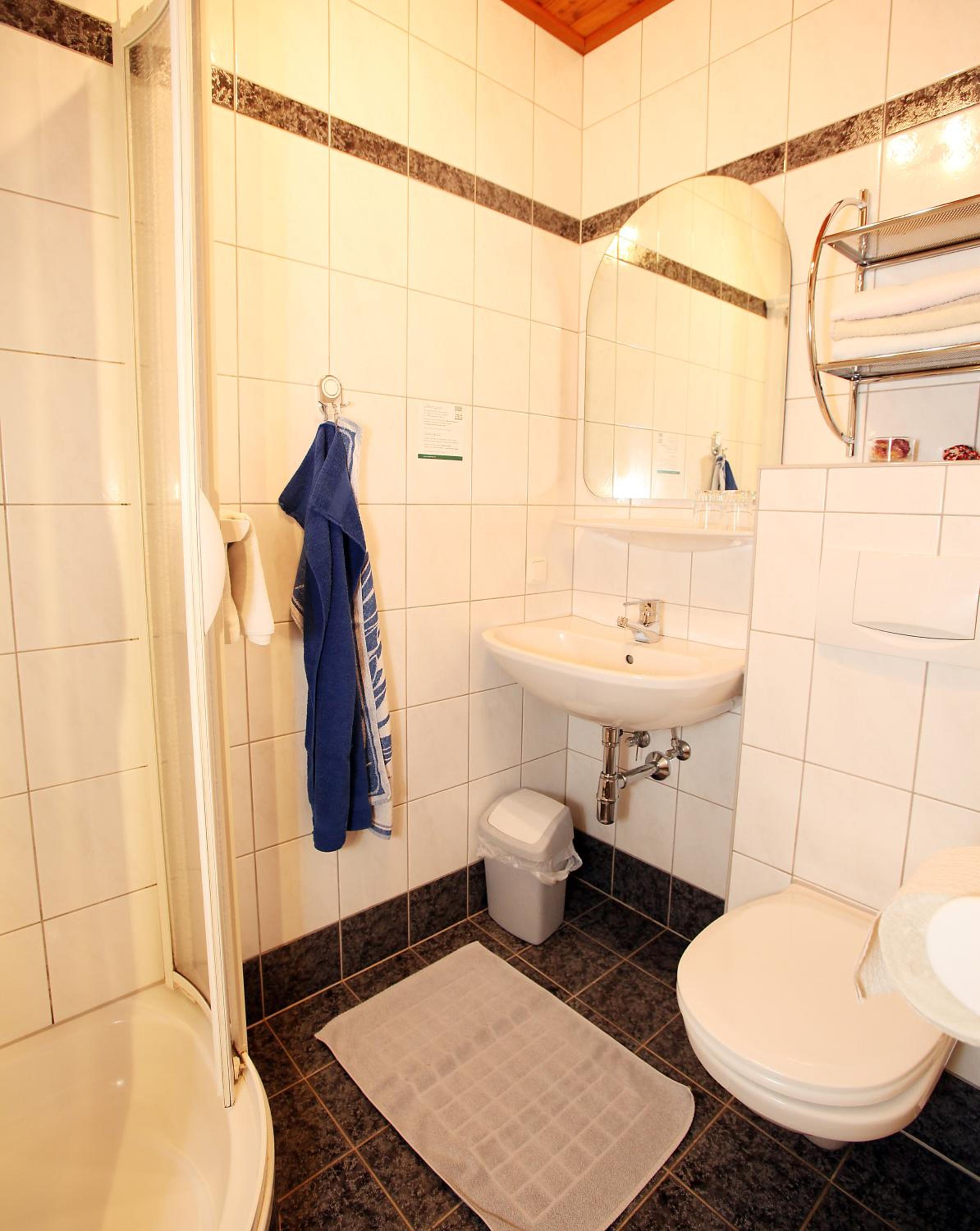 Room 6 photo 3